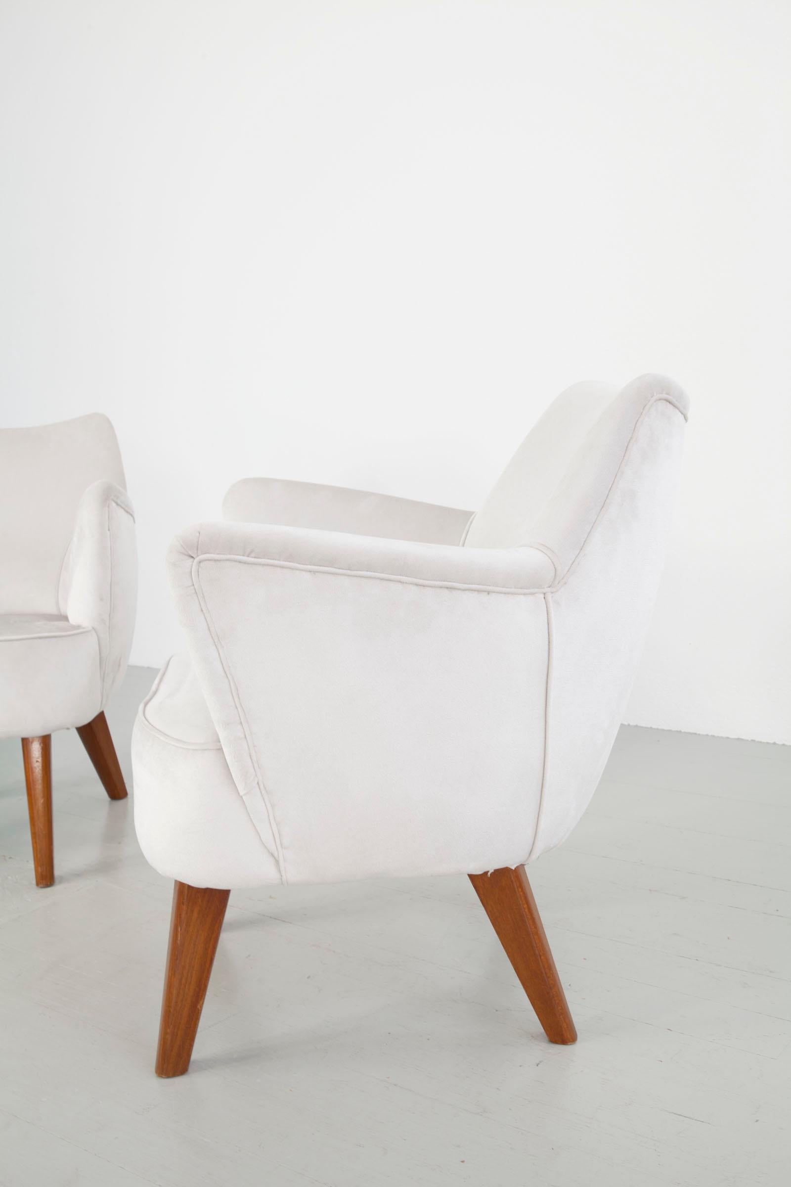 Cassina Zwei italienische Sessel aus weißem Samt, aus dem transatlantischen Schiff „Augustus“ im Angebot 7