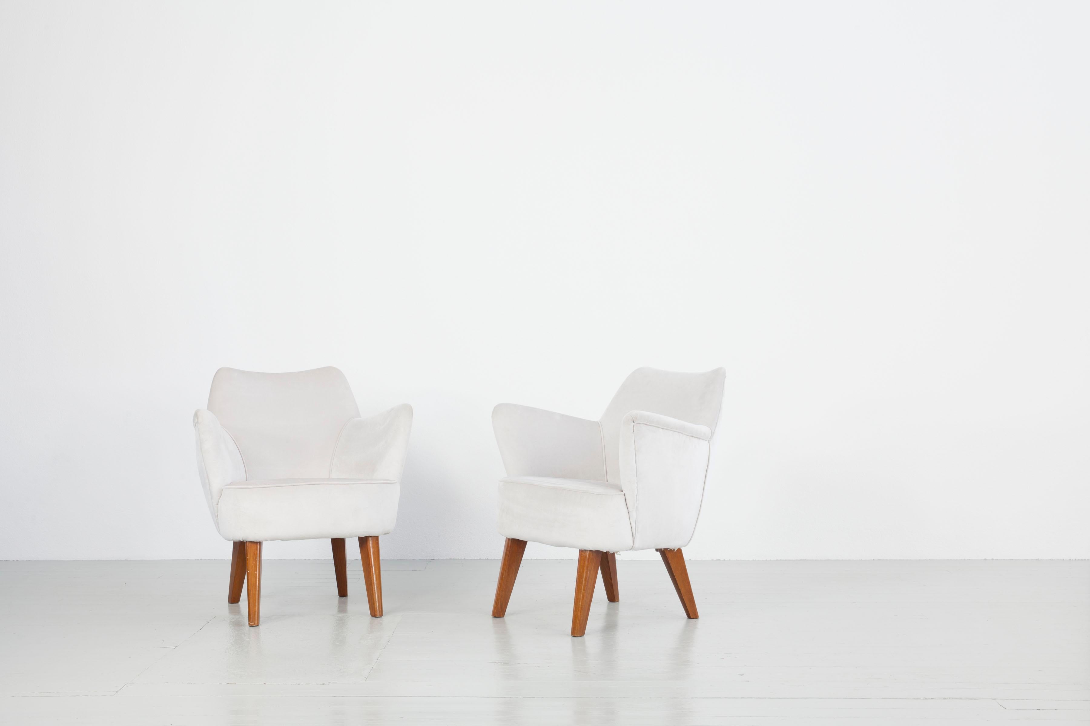 Cassina Zwei italienische Sessel aus weißem Samt, aus dem transatlantischen Schiff „Augustus“ im Angebot 3