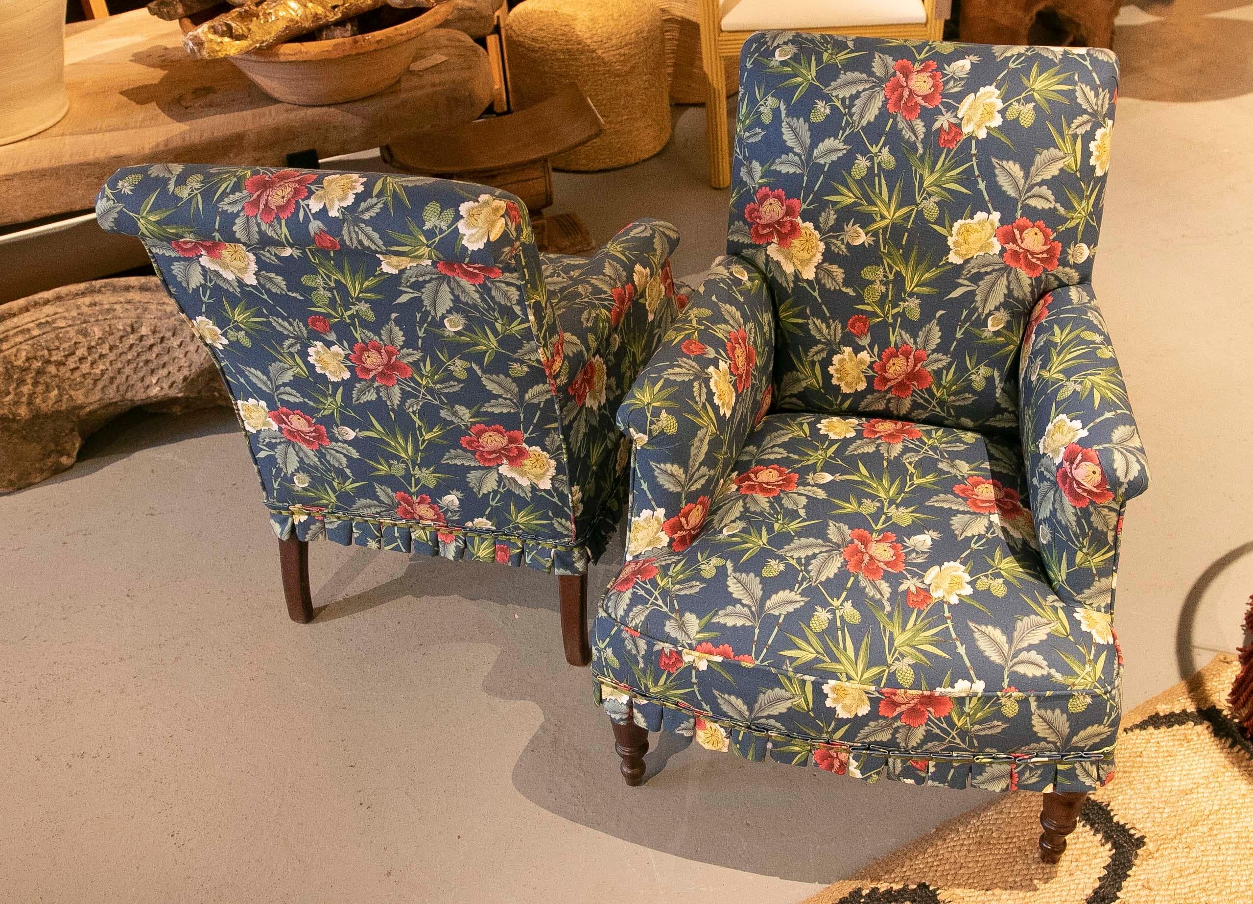 20th Century Pair of Armchairs with Wooden Frame and Newly Upholstered with Floral Fabrics 