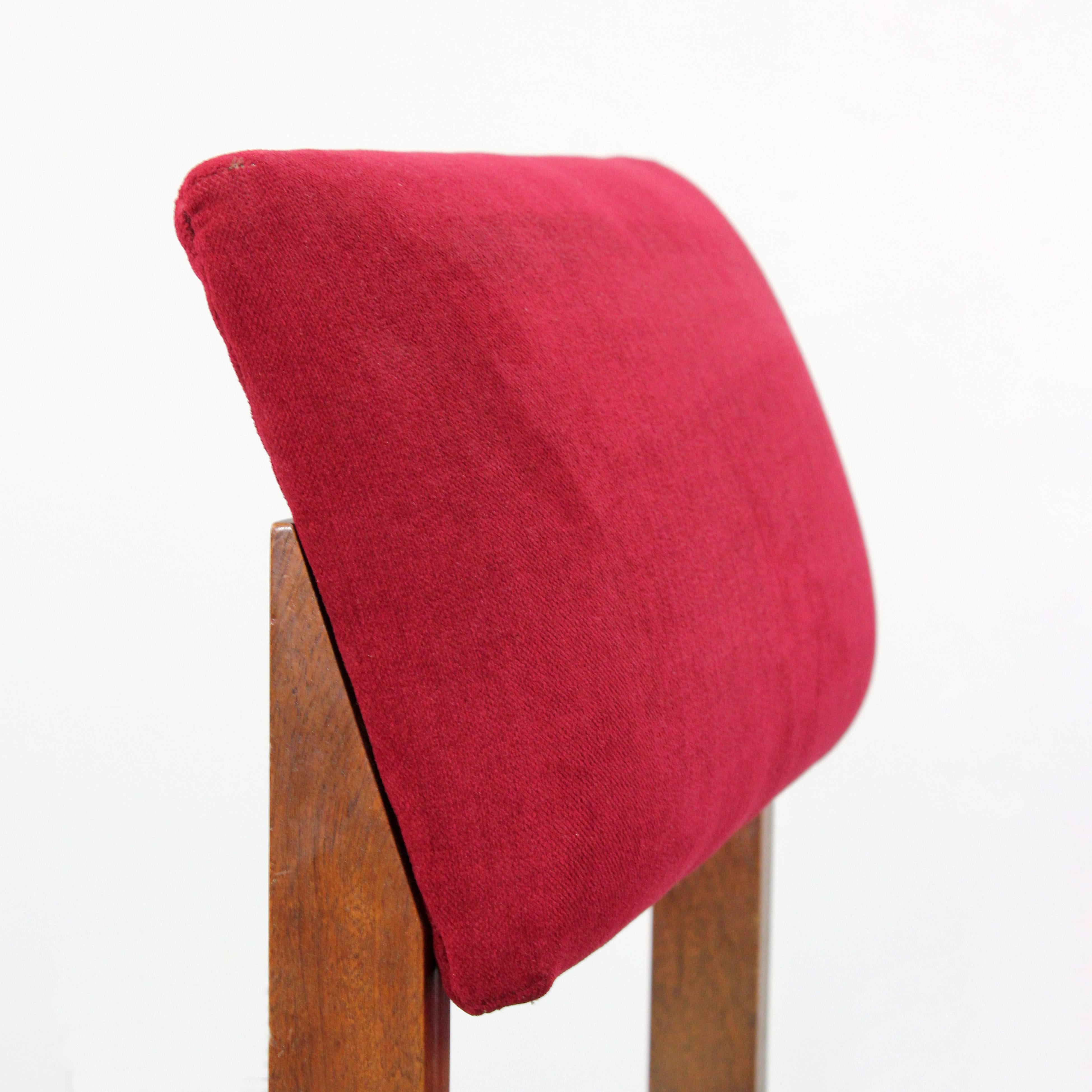 Legno Coppia di poltrone con struttura in legno e tappezzeria in ciniglia bordeaux - Spagna - in vendita