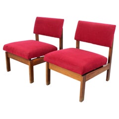 Pareja de sillones con armazón de madera y tapicería de chenilla burdeos - España -