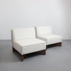 Pareja de sillones con armazón de madera y tapicería de chenilla - Pierre Guariche -