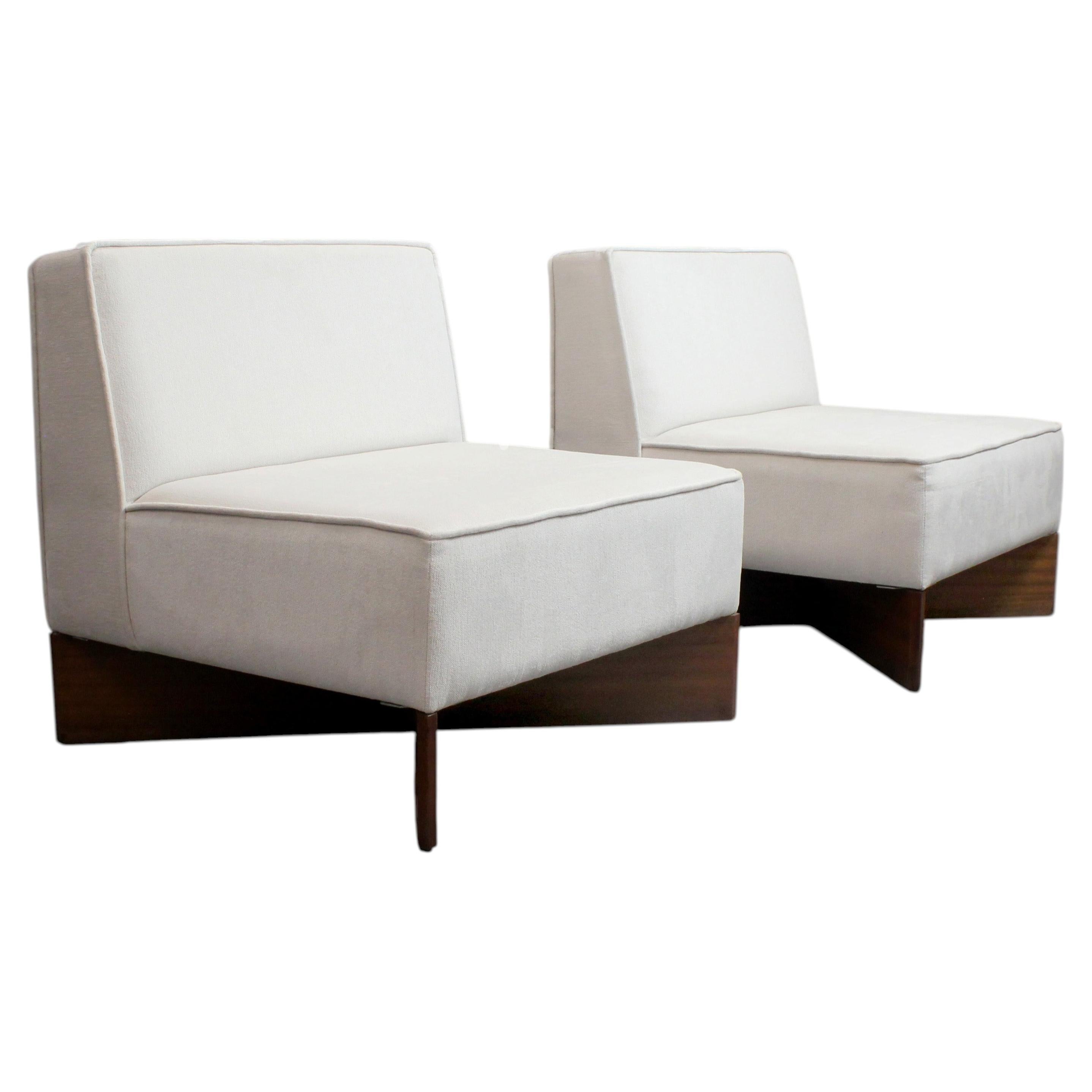 Pair of armchairs with wooden frames and chenille upholstery - Pierre Guariche - For Sale