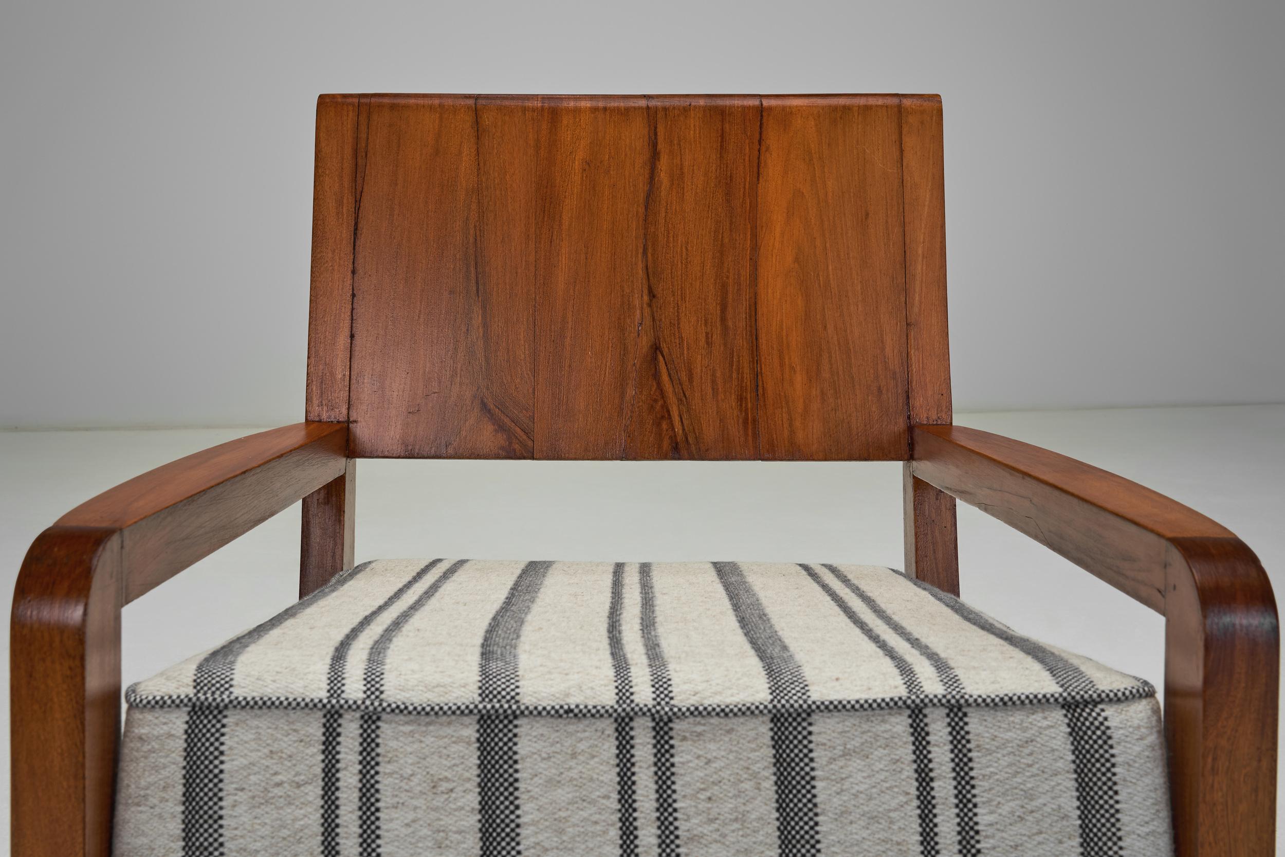 Paire de fauteuils avec armatures en bois et sièges tapissés à rayures, Europe, années 1930 en vente 1