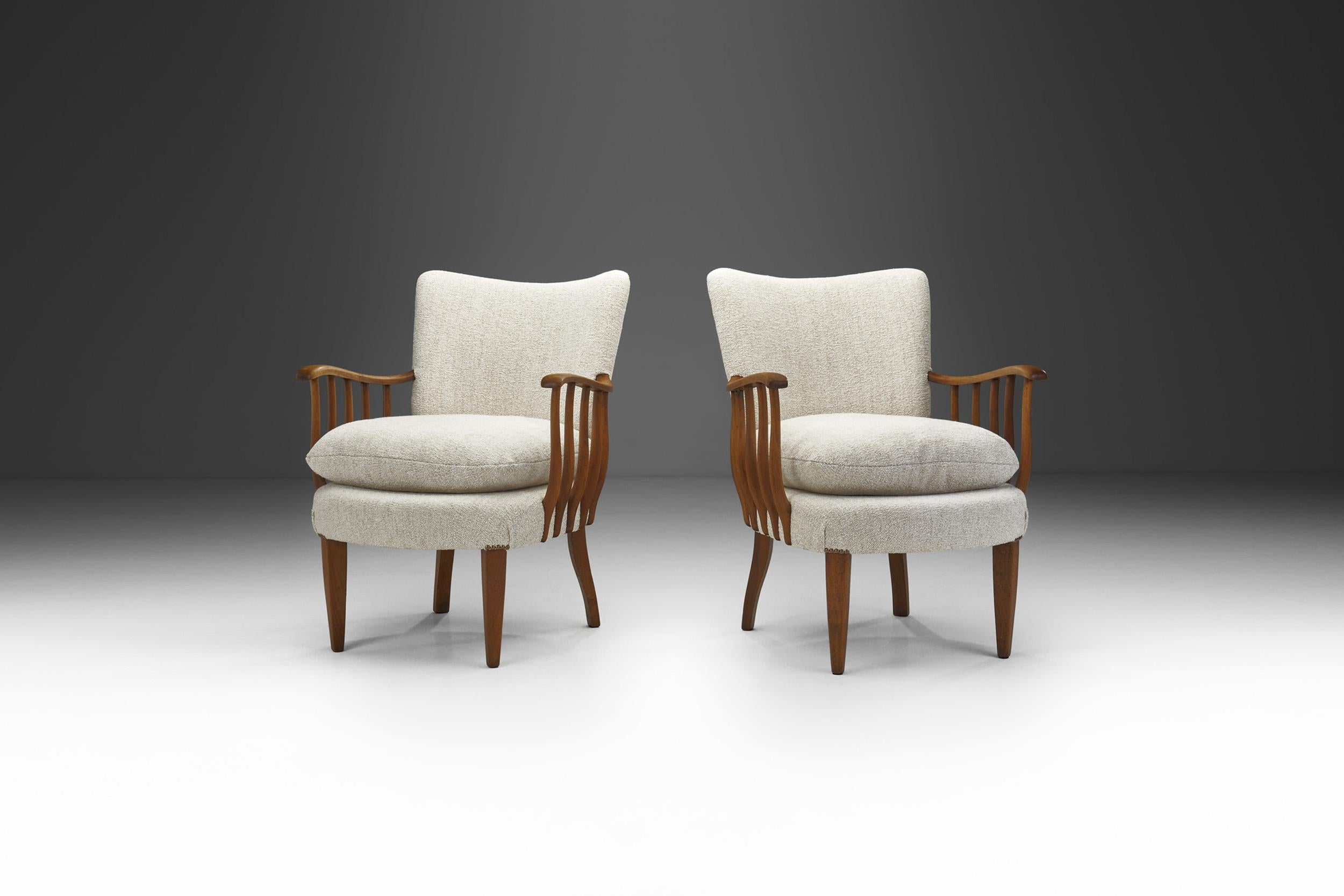 Mid-Century Modern Pair of Armchairs with Wooden Spindle Sides, Europe Ca 1950s For Sale