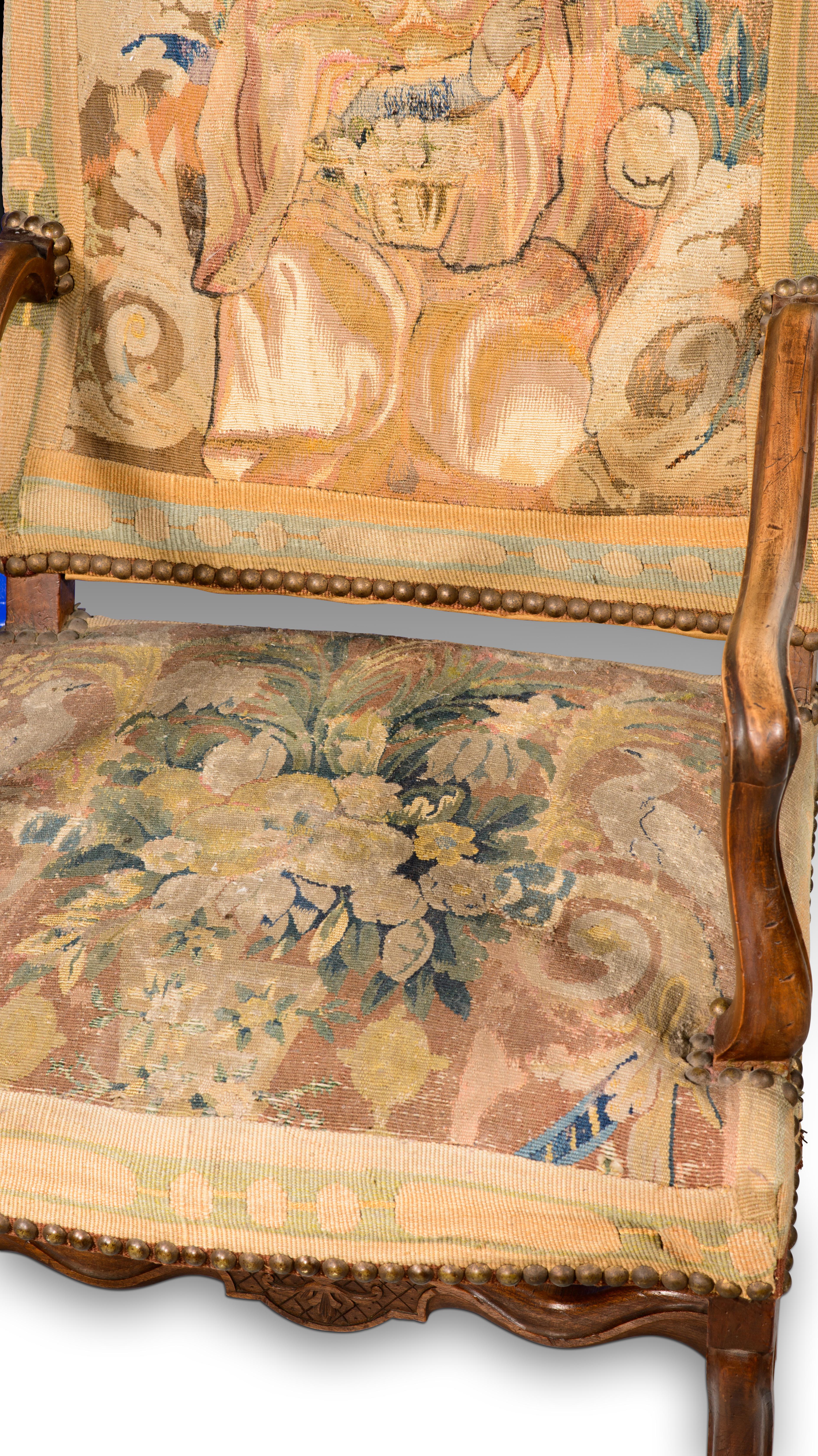 XVIIIe siècle et antérieur Paire de fauteuils. Bois, textile. XVIIIe siècle. en vente
