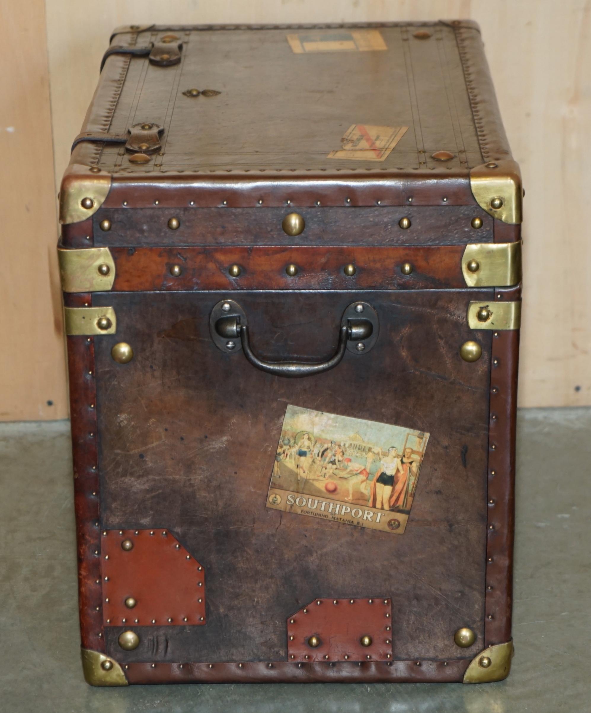 PAIR OF ARMORIAL COAT OF ARMS VINTAGE BROWN LEATHER STEAMER TRUNK SIDE TABLEs For Sale 2