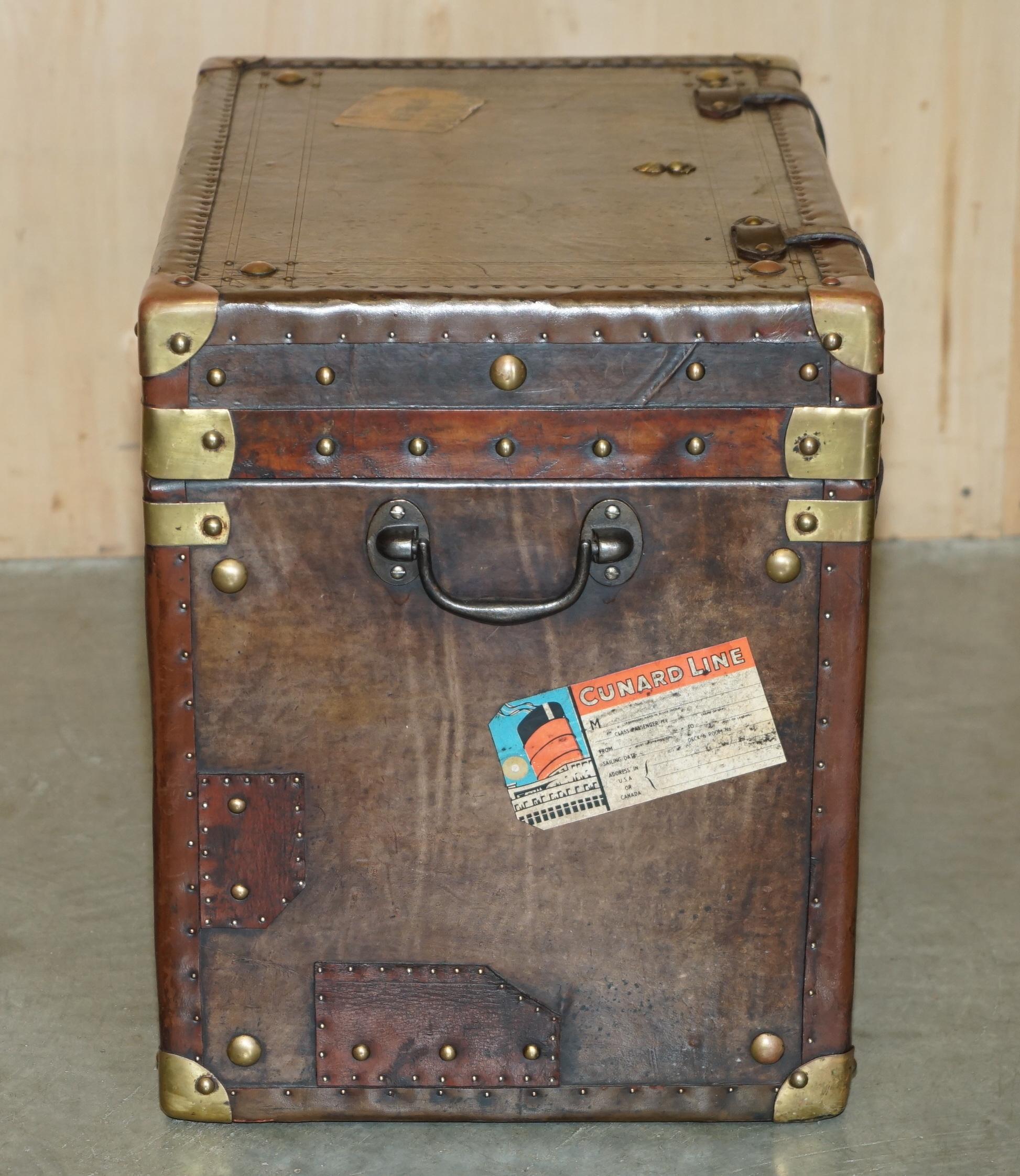 PAIR OF ARMORIAL COAT OF ARMS VINTAGE BROWN LEATHER STEAMER TRUNK SIDE TABLEs For Sale 10