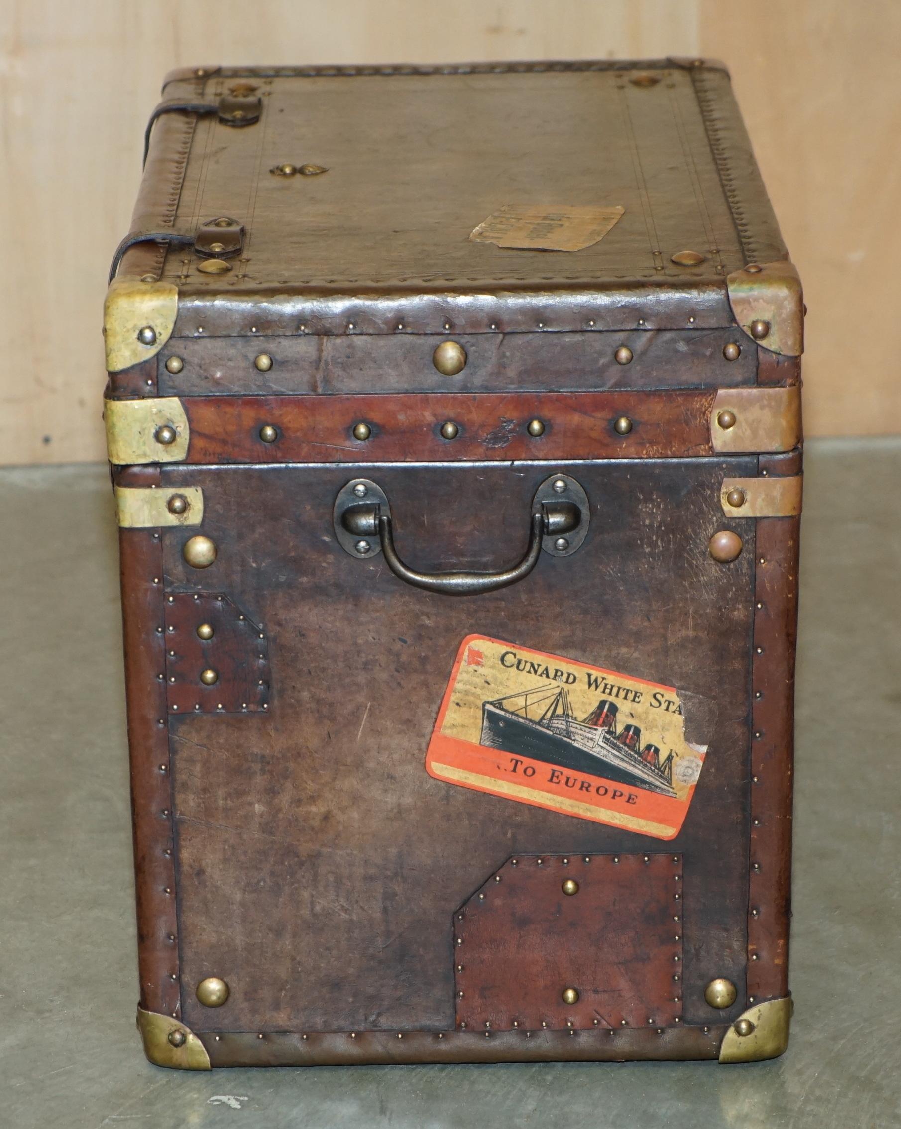 PAIR OF ARMORIAL COAT OF ARMS VINTAGE BROWN LEATHER STEAMER TRUNK SIDE TABLEs For Sale 12