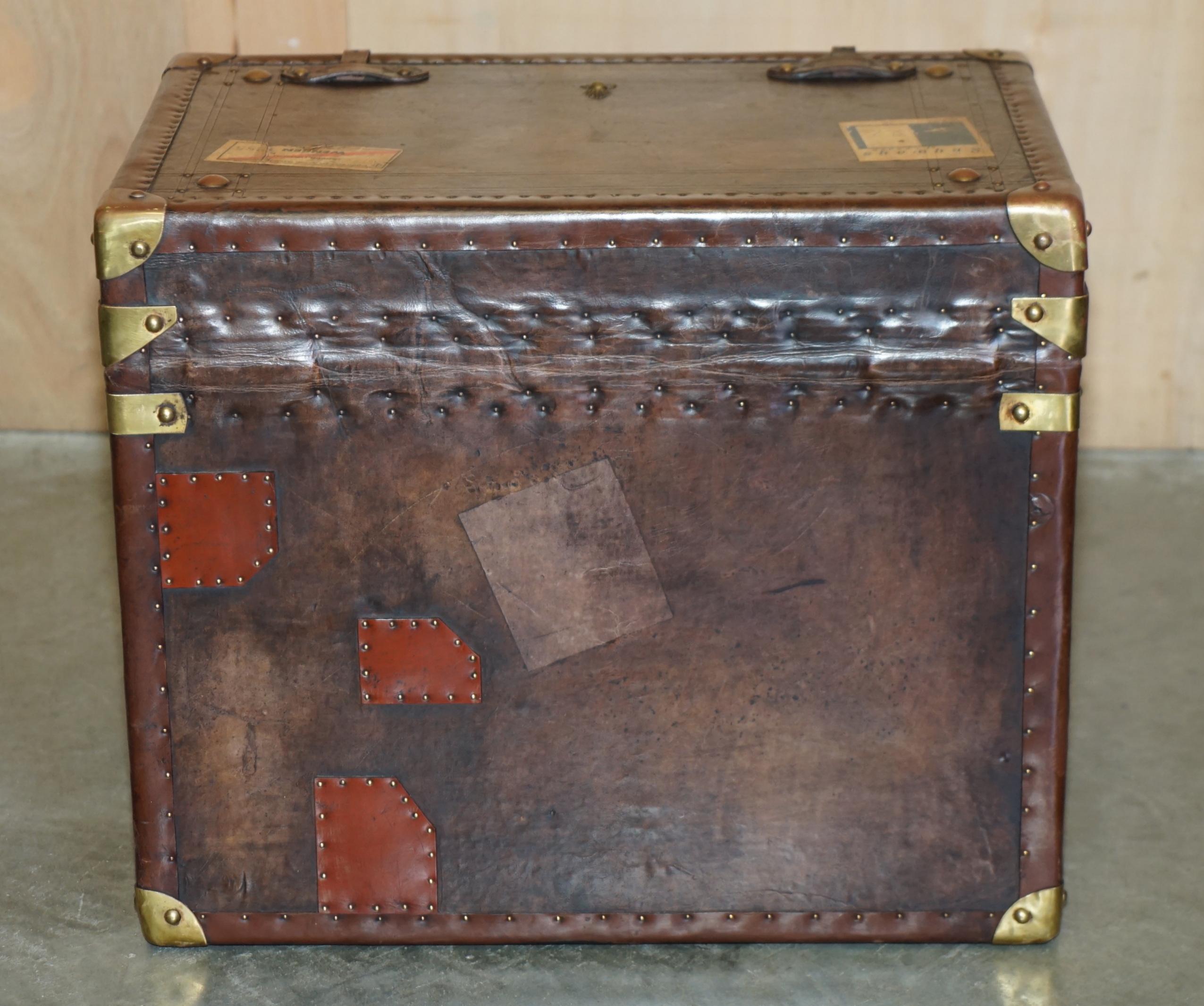 PAIR OF ARMORIAL COAT OF ARMS VINTAGE BROWN LEATHER STEAMER TRUNK SIDE TABLEs For Sale 1
