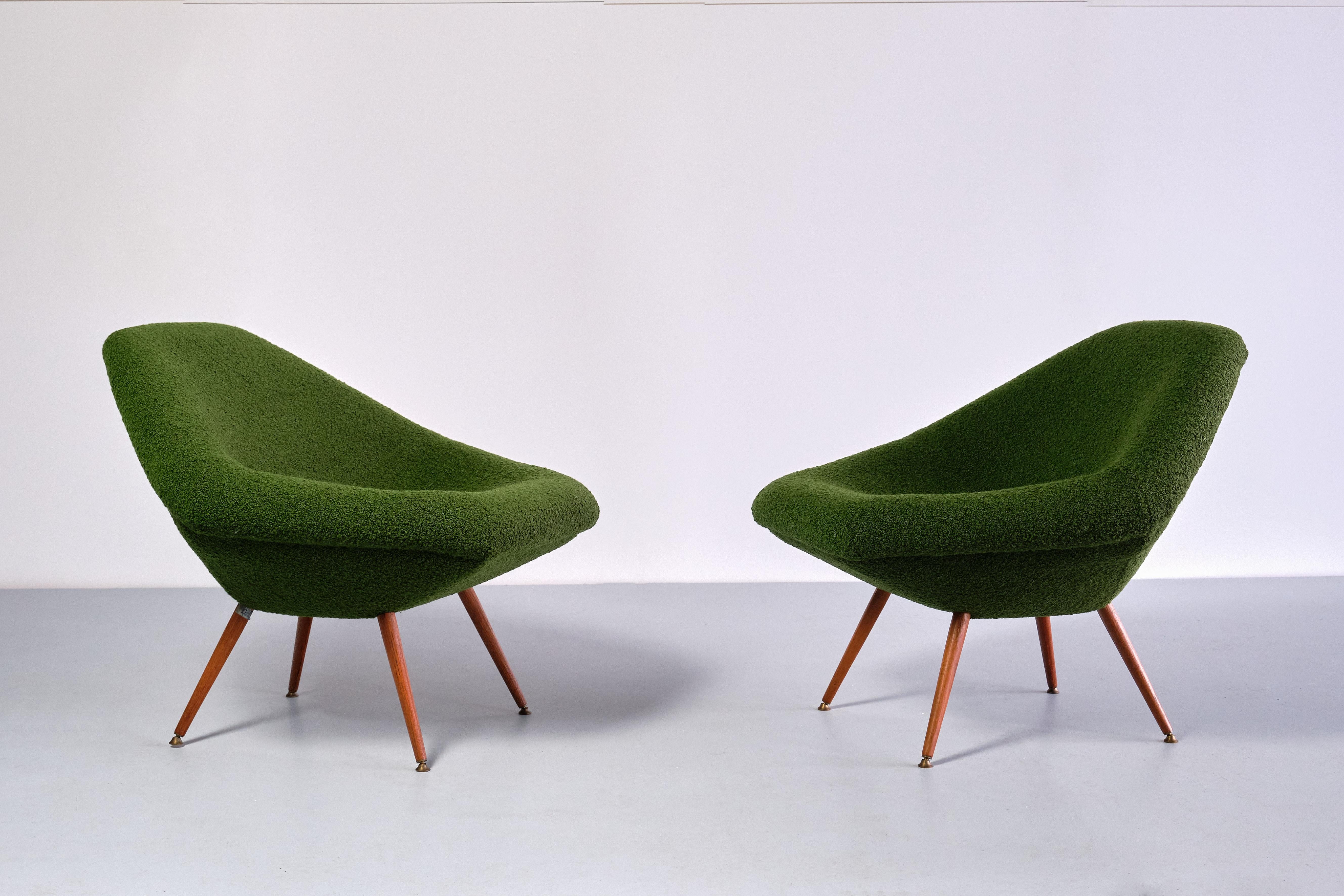 Scandinavian Modern Pair of Arne Dahlén Lounge Chairs in Green Bouclé and Teak, Sweden, 1960s For Sale