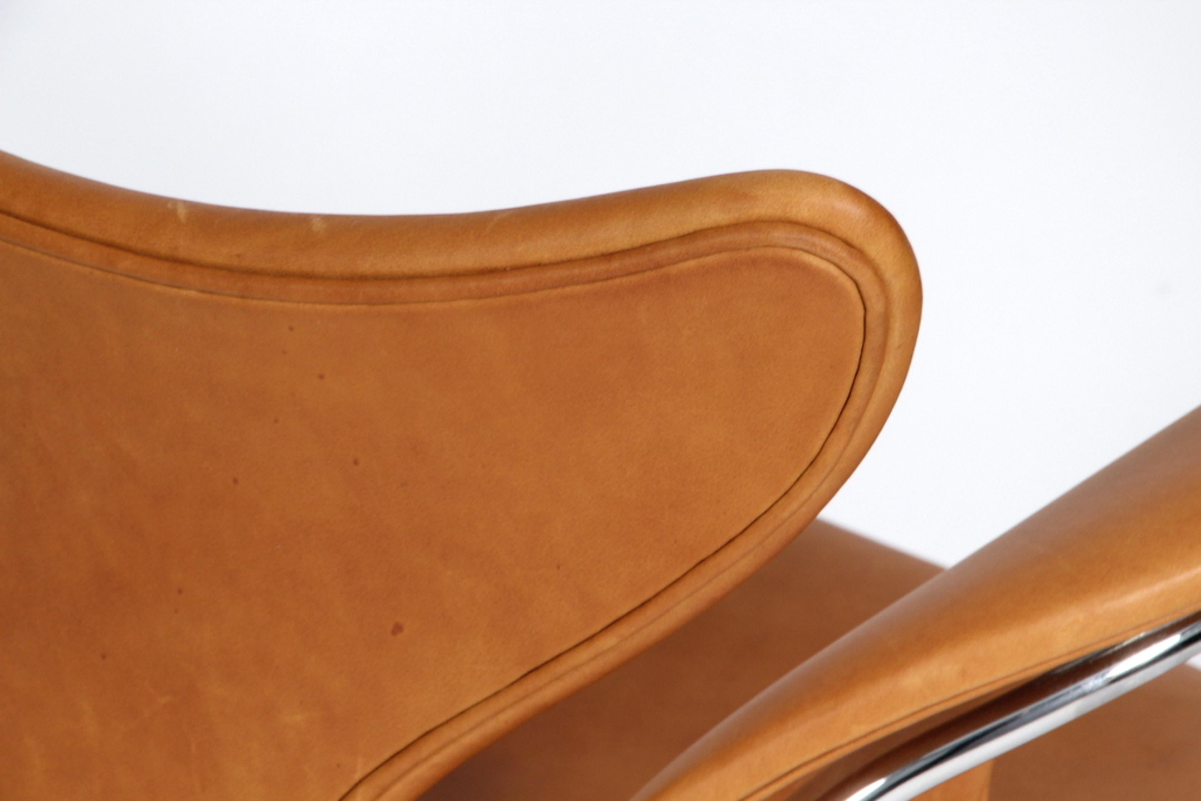 Danois Une chaise Seagull en cuir Brown d'Arne Jacobsen en vente