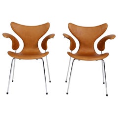 One Arne Jacobsen Brown Leather Seagull Chair