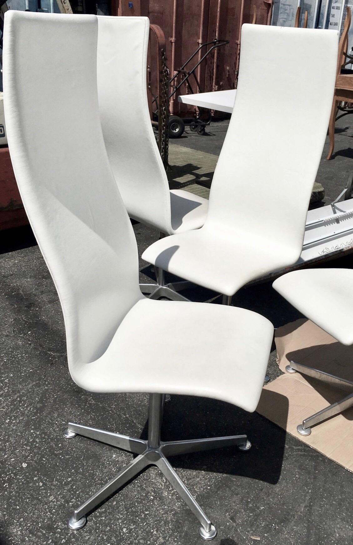 Contemporary Pair of Arne Jacobsen Denmark Oxford Swivel Chairs High Back Style, 3172