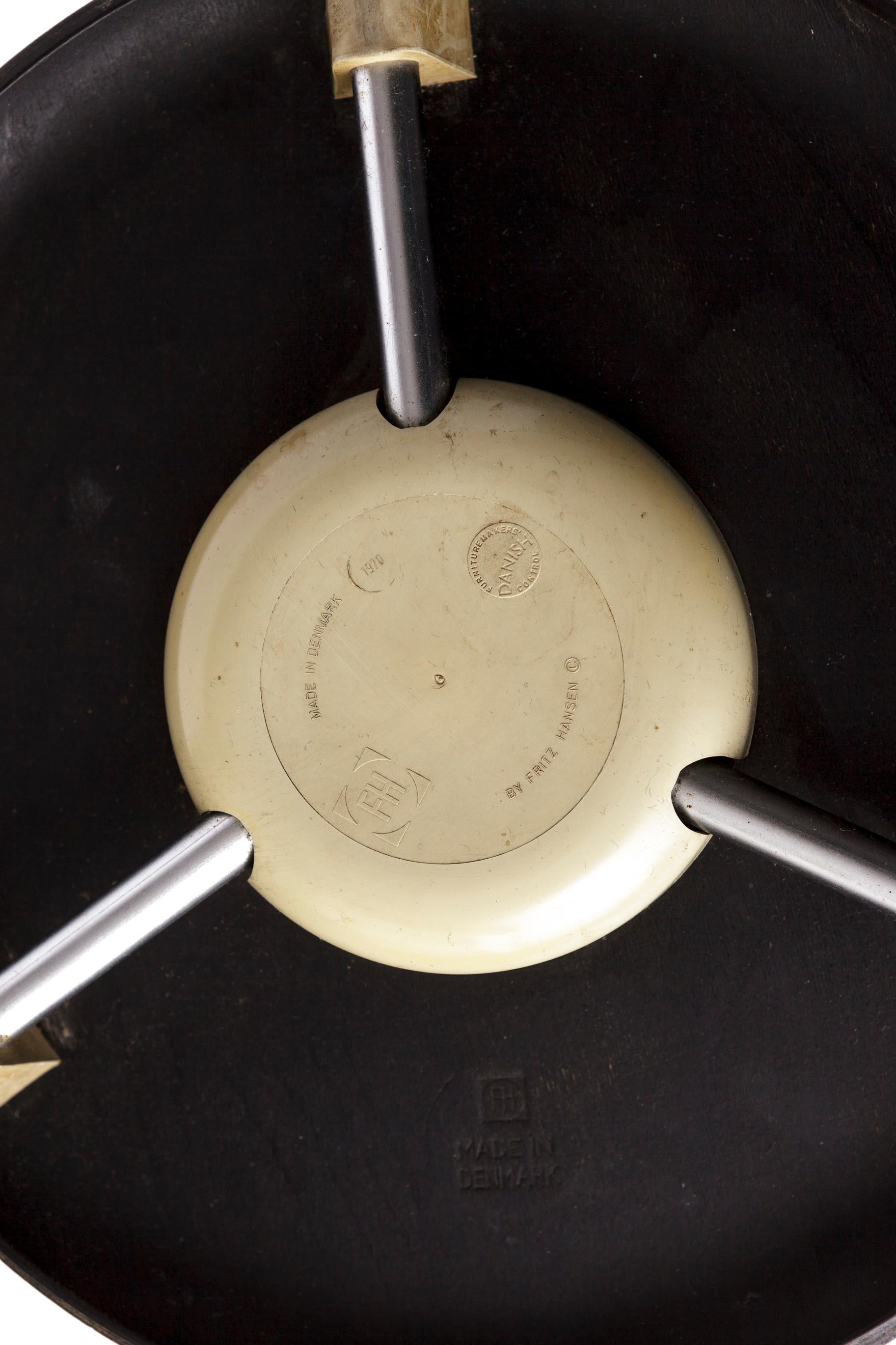 Pair of Arne Jacobsen Dot Stools 3170, 1950s Danish Design for Fritz Hansen For Sale 1