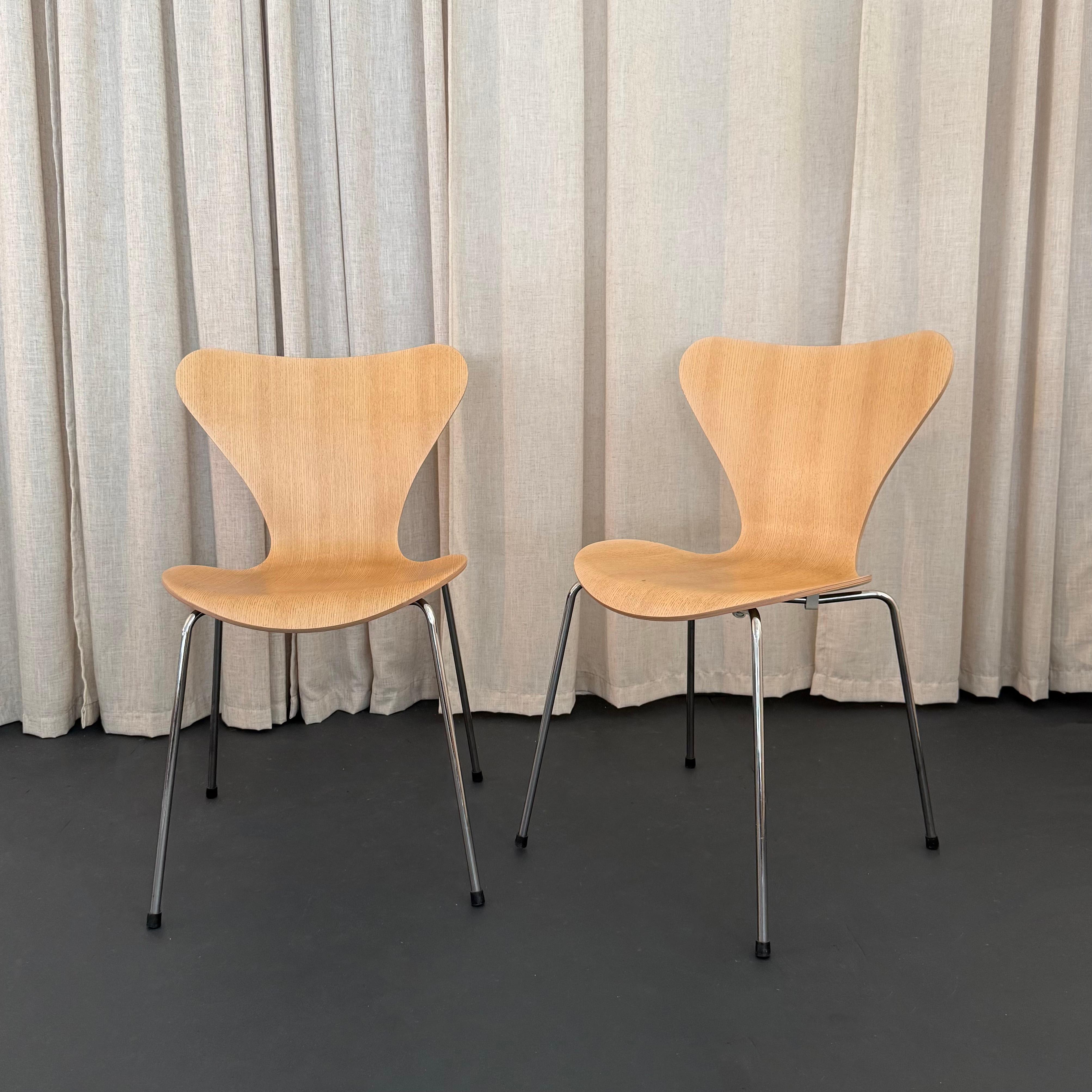 Questa coppia di sedie The Modern Scandinavian 