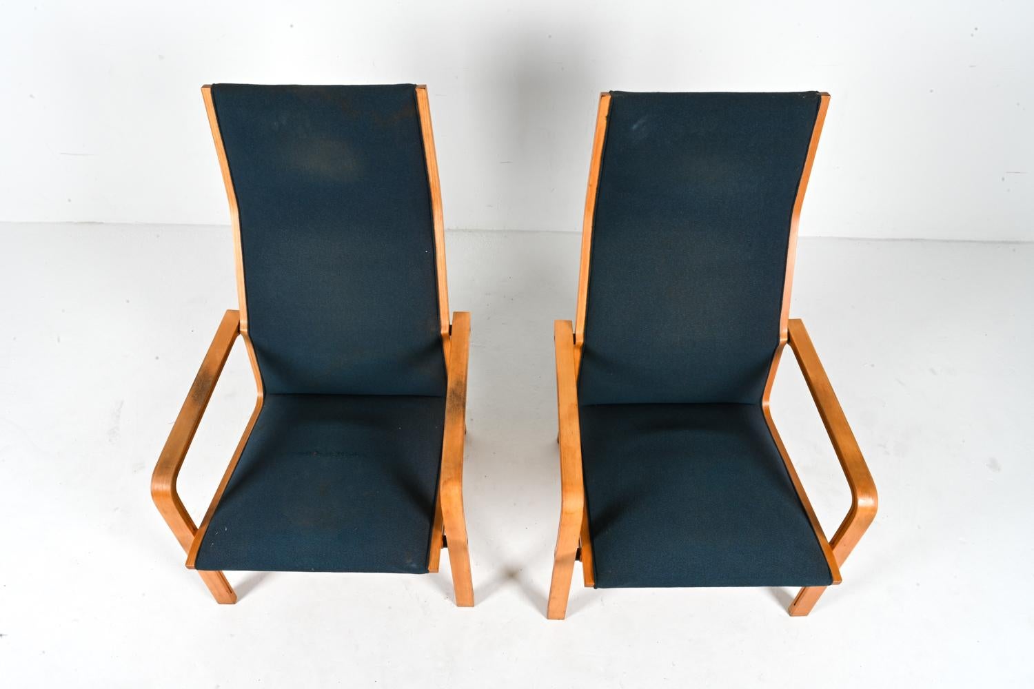 Mid-Century Modern Pair of  Arne Jacobsen for Fritz Hansen Catherine Chairs in Beechwood For Sale