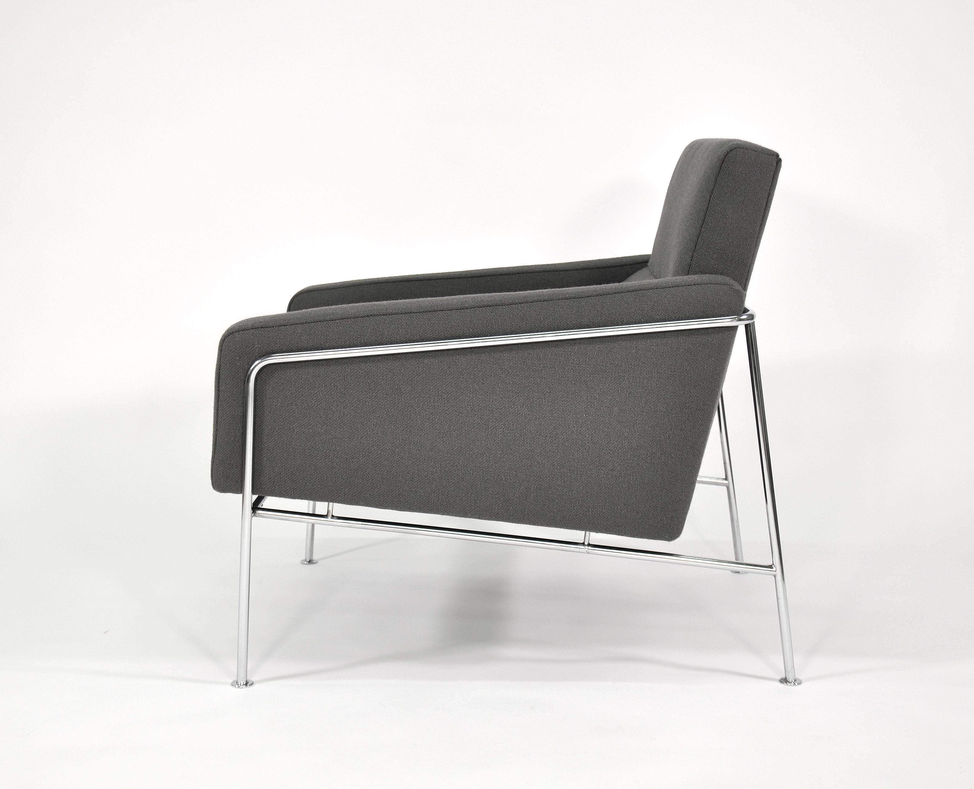 Pair of Arne Jacobsen for Fritz Hansen Series 3300 Gray Lounge Chairs 3