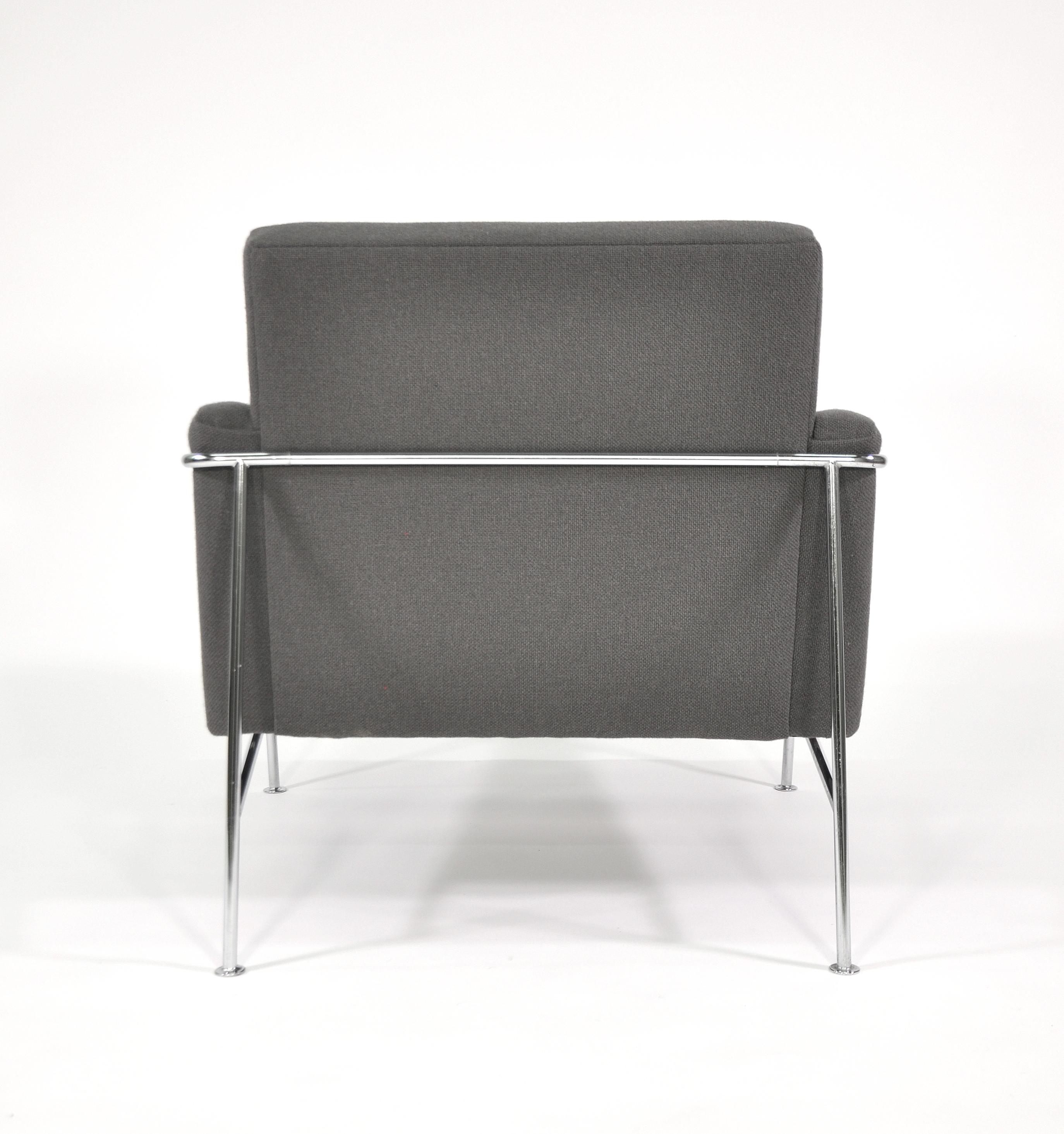 Pair of Arne Jacobsen for Fritz Hansen Series 3300 Gray Lounge Chairs 5