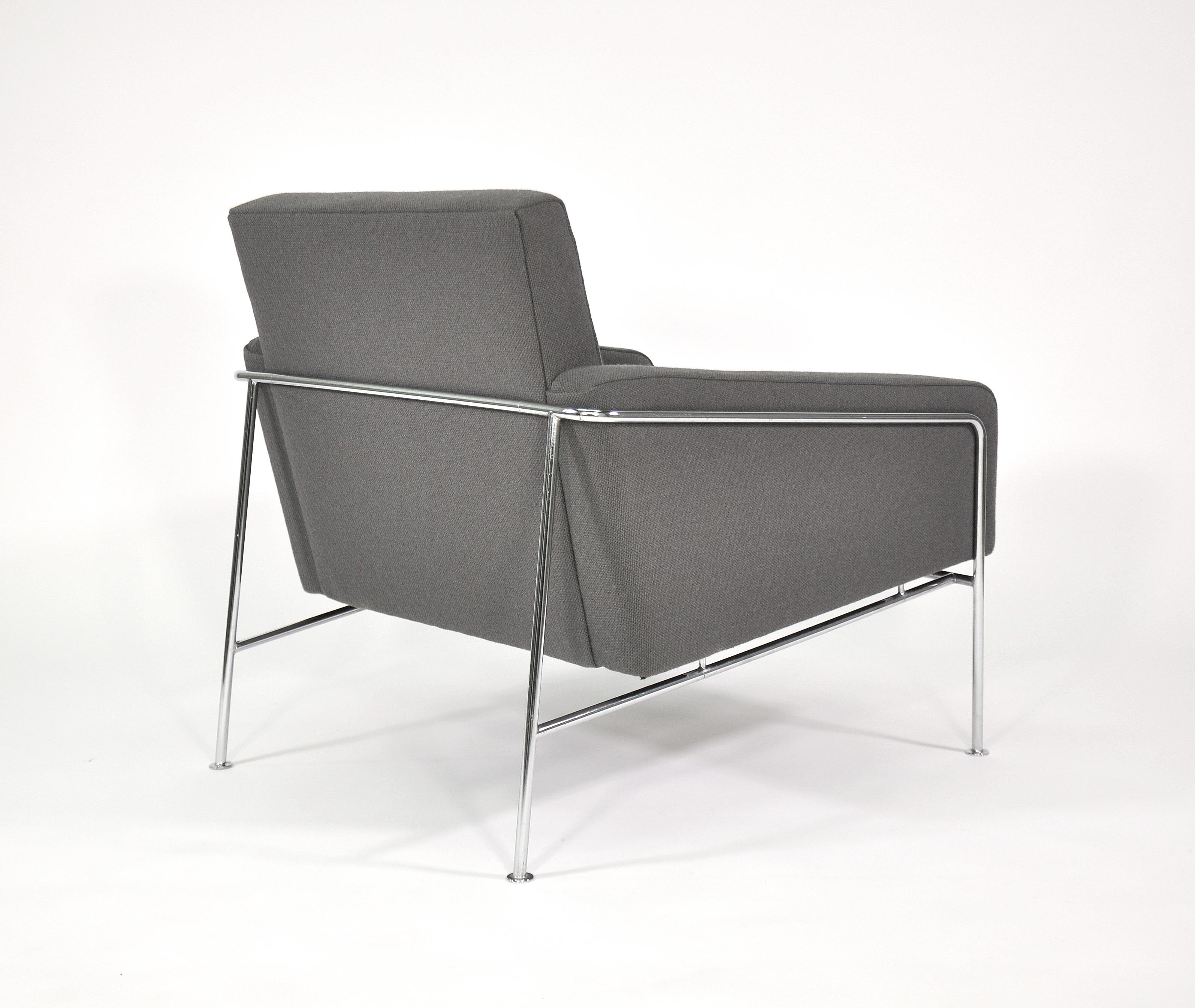 Pair of Arne Jacobsen for Fritz Hansen Series 3300 Gray Lounge Chairs 6