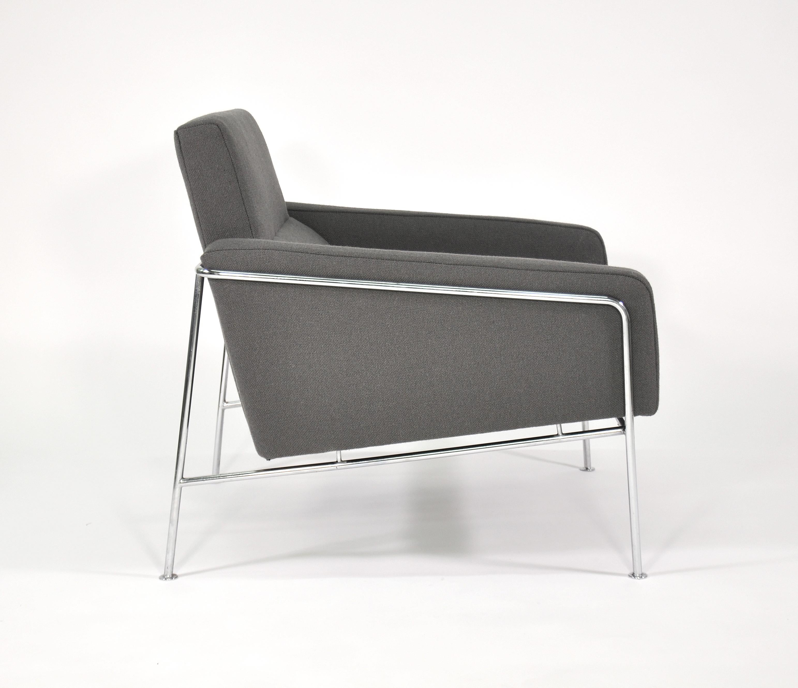 Pair of Arne Jacobsen for Fritz Hansen Series 3300 Gray Lounge Chairs 7