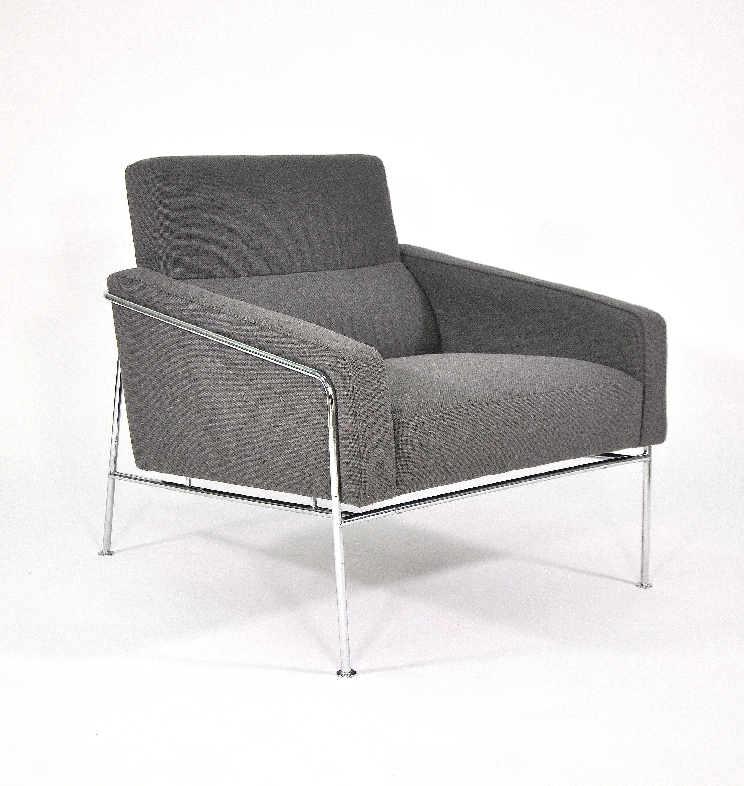 Pair of Arne Jacobsen for Fritz Hansen Series 3300 Gray Lounge Chairs 8