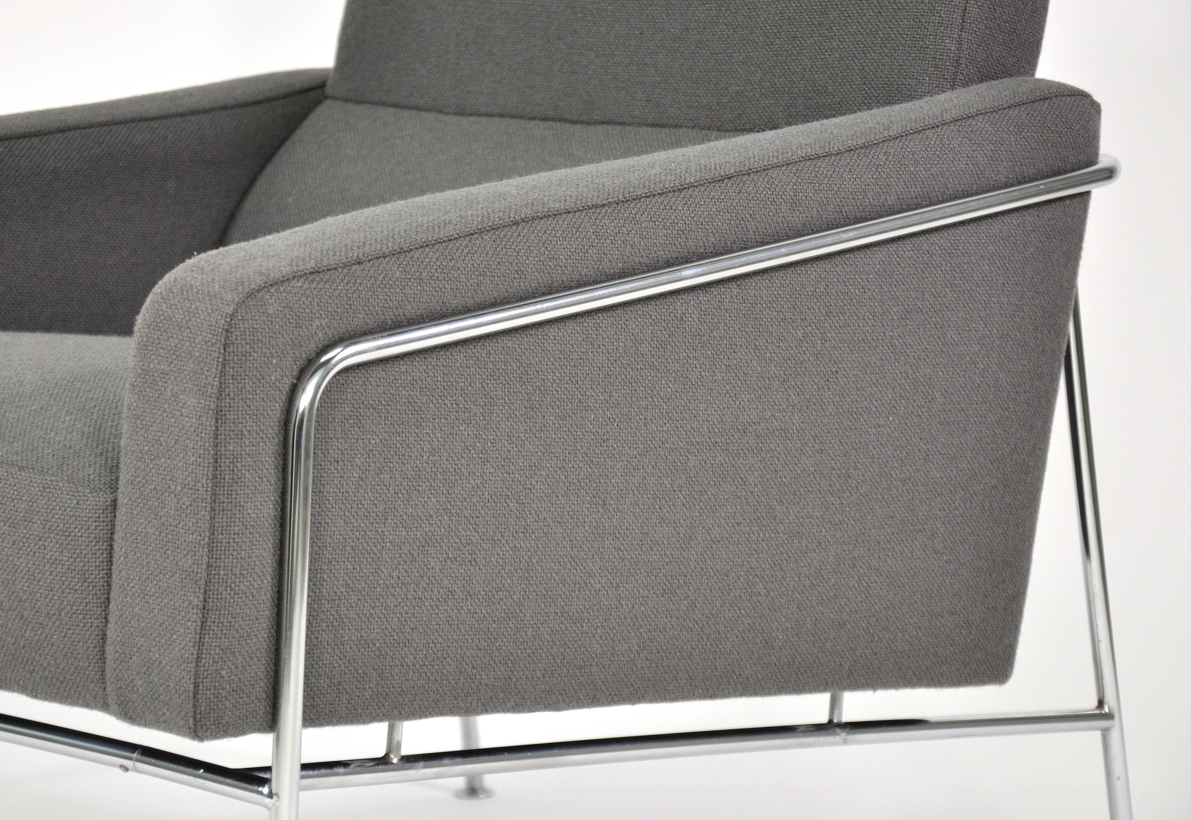 Pair of Arne Jacobsen for Fritz Hansen Series 3300 Gray Lounge Chairs 10