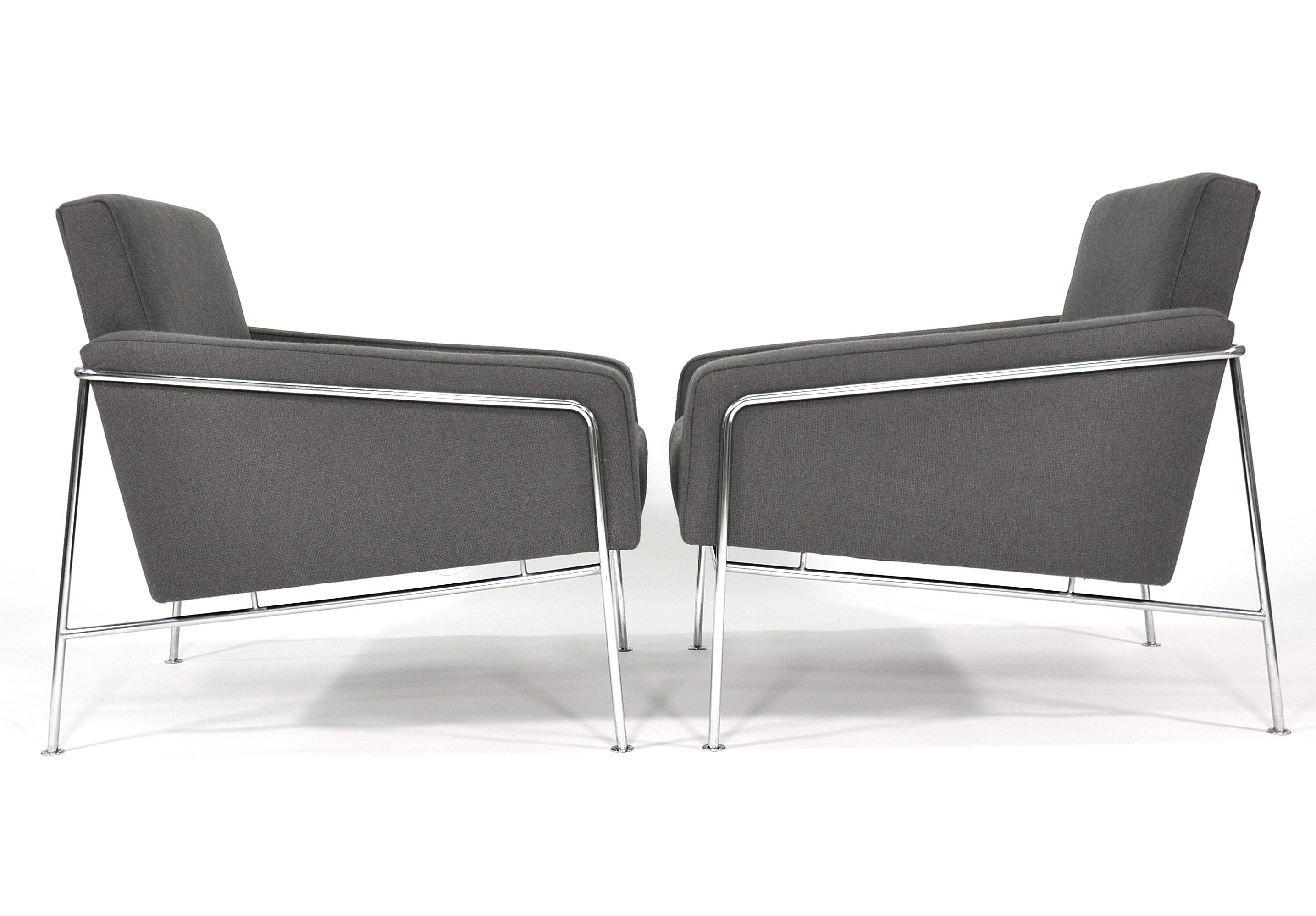 Mid-Century Modern Pair of Arne Jacobsen for Fritz Hansen Series 3300 Gray Lounge Chairs