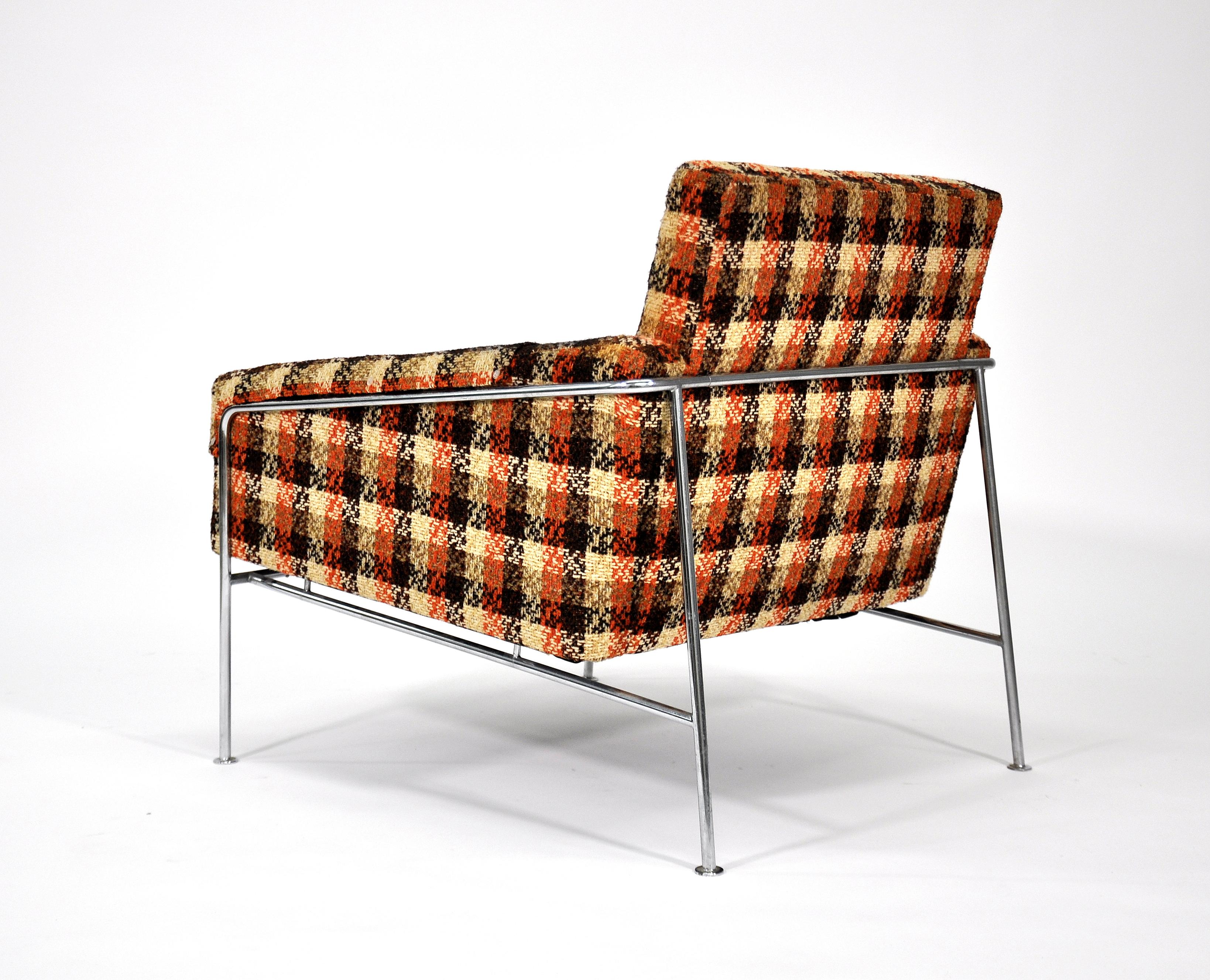 Pair of Arne Jacobsen for Fritz Hansen Series 3300 Lounge Chairs 2