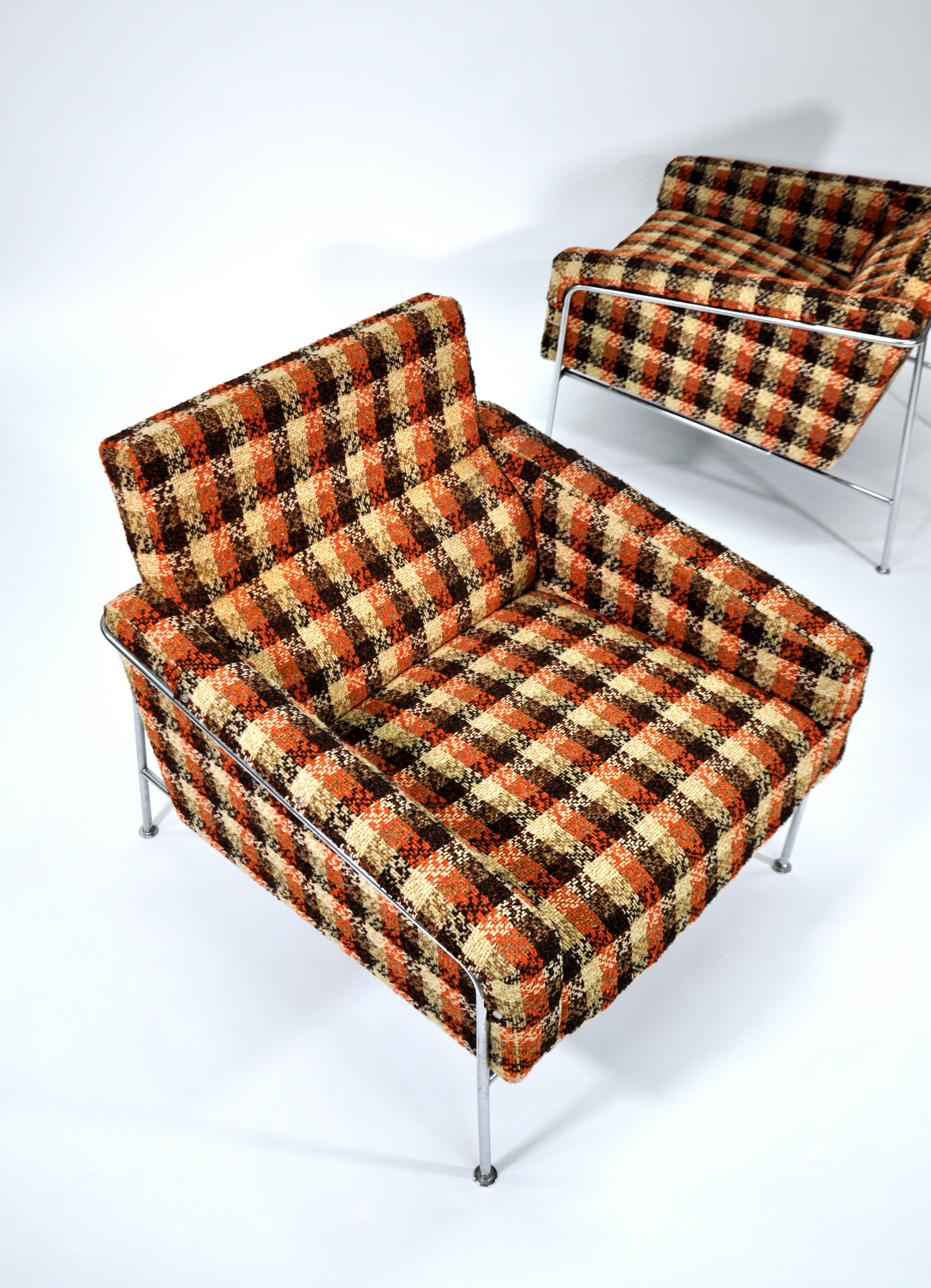 Pair of Arne Jacobsen for Fritz Hansen Series 3300 Lounge Chairs 7
