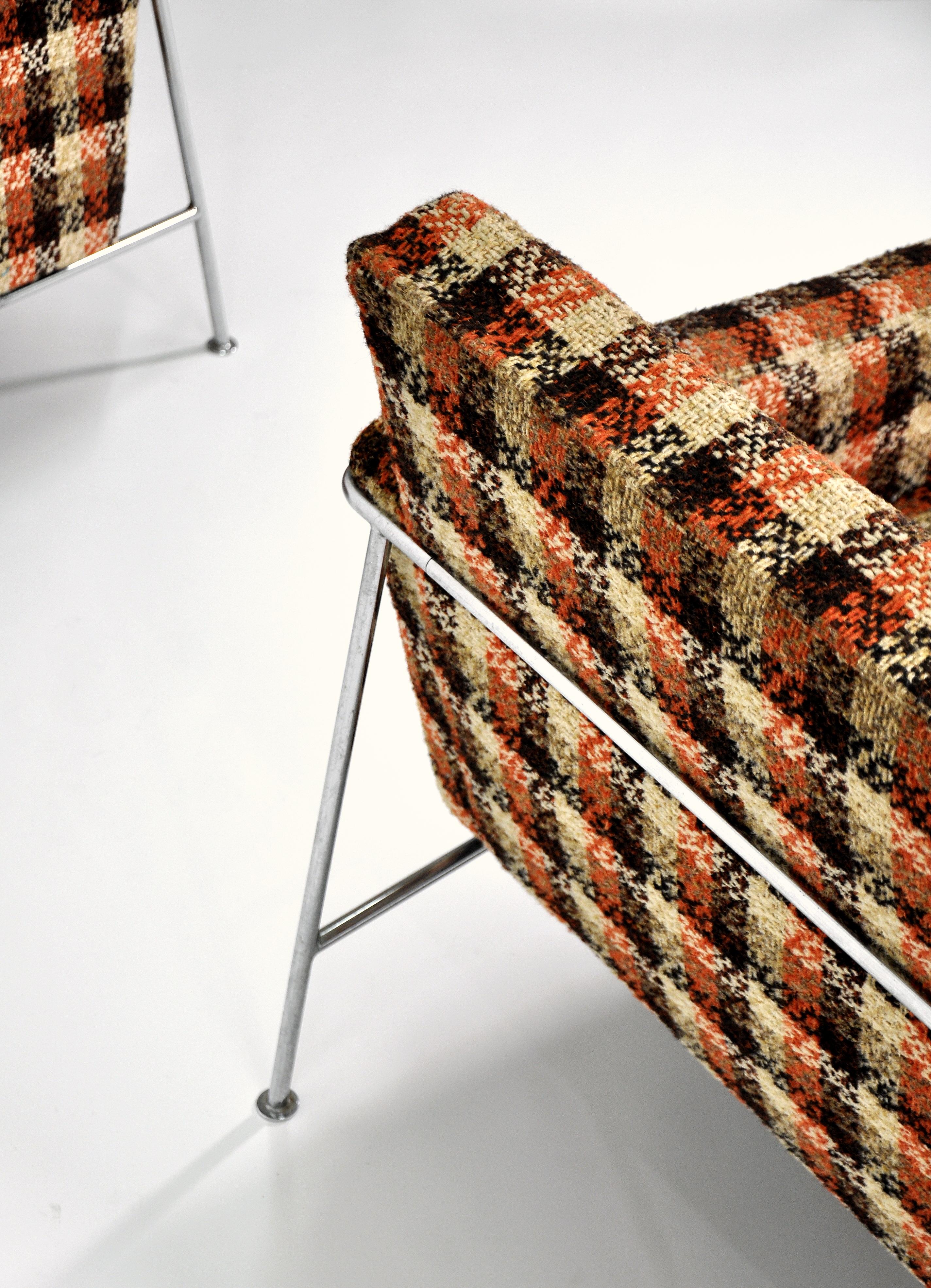 Pair of Arne Jacobsen for Fritz Hansen Series 3300 Lounge Chairs 8