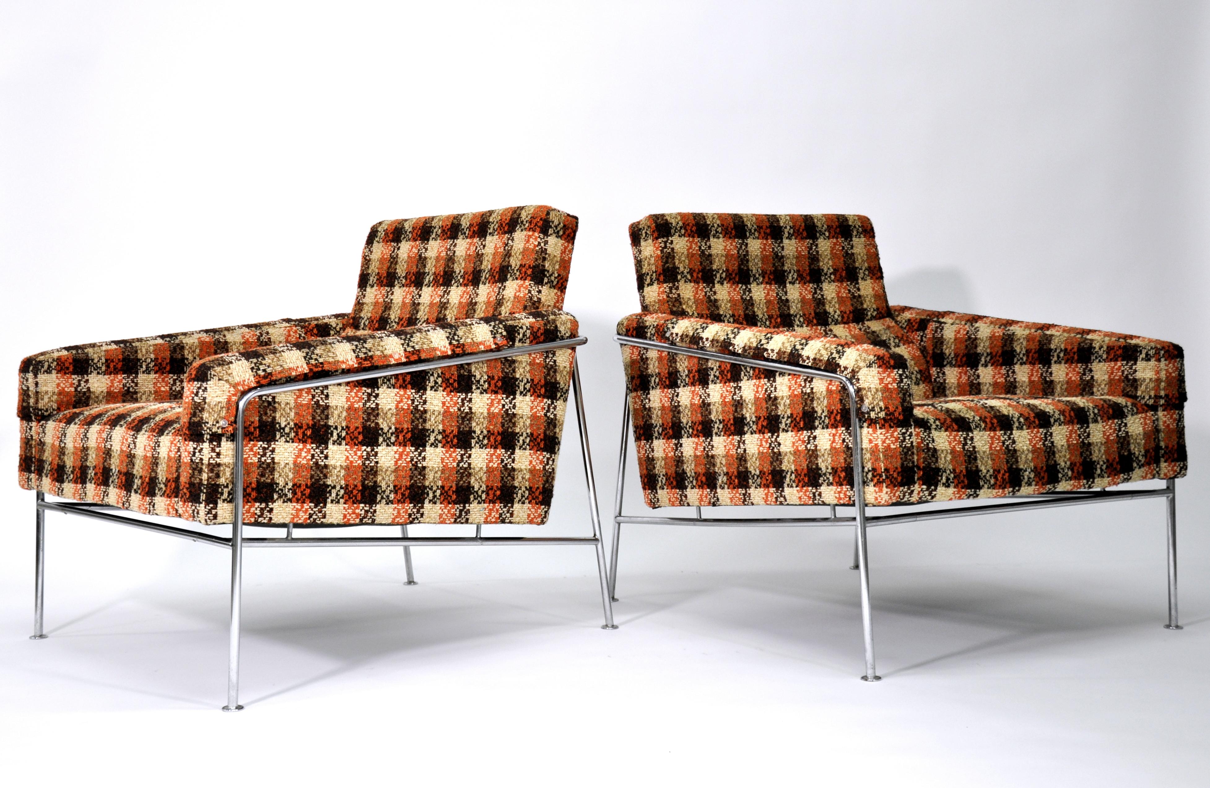 Mid-Century Modern Pair of Arne Jacobsen for Fritz Hansen Series 3300 Lounge Chairs