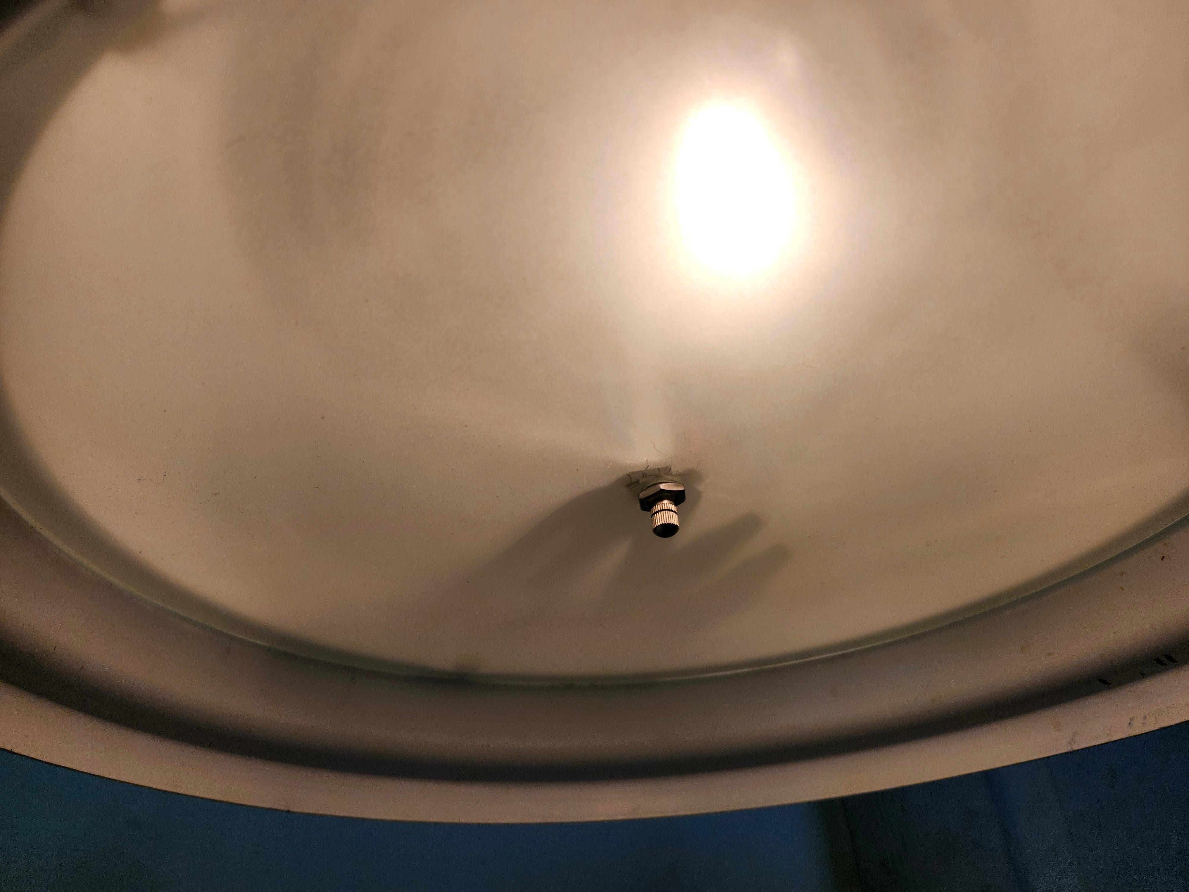 Metallo Coppia di lampadari a sospensione a leva Arne Jacobsen C1970 in vendita