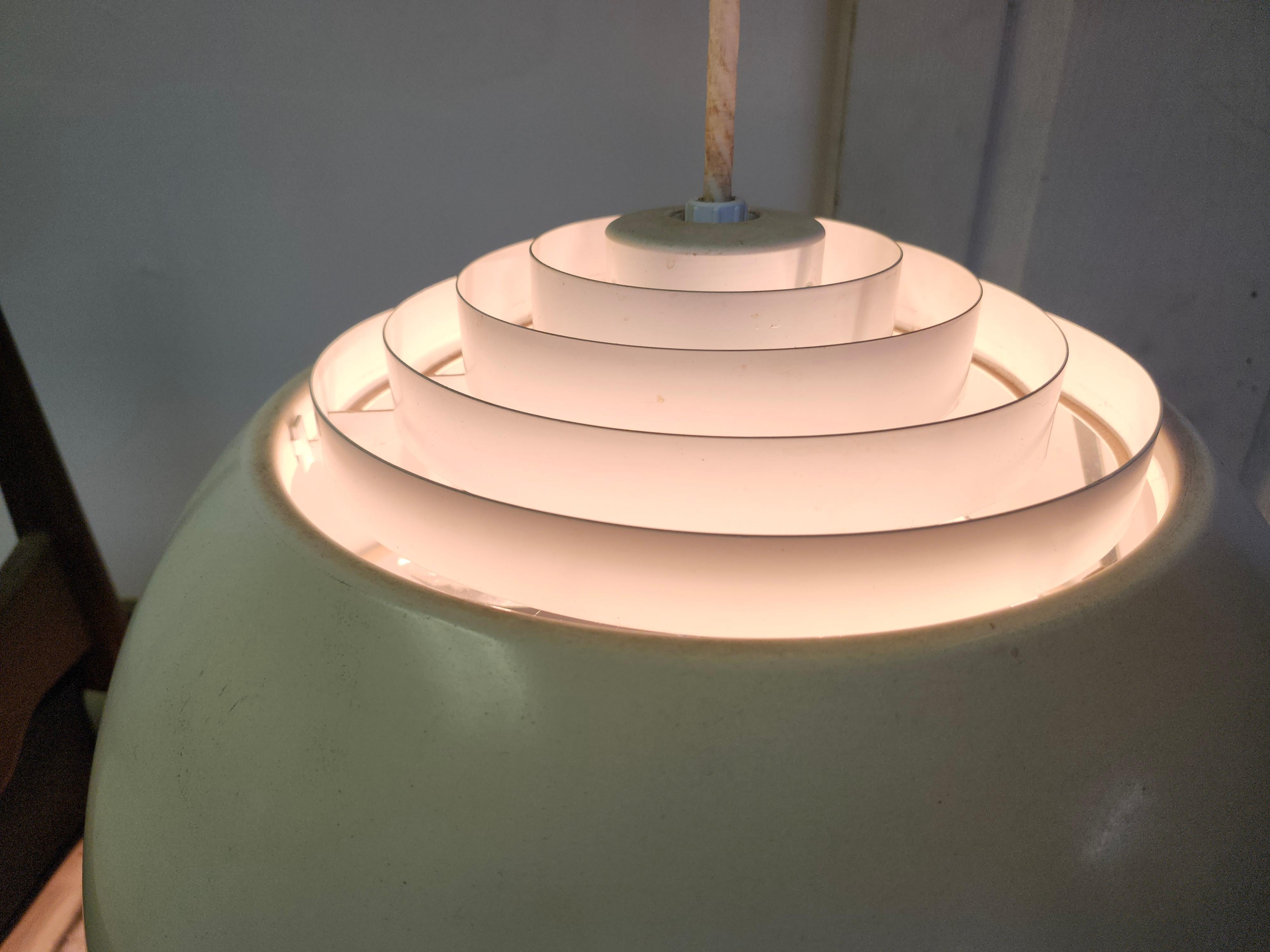 Coppia di lampadari a sospensione a leva Arne Jacobsen C1970 in vendita 1