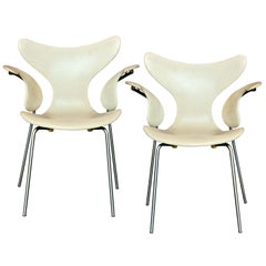 Pair of Arne Jacobsen Model 3208 "Seagull" Chairs