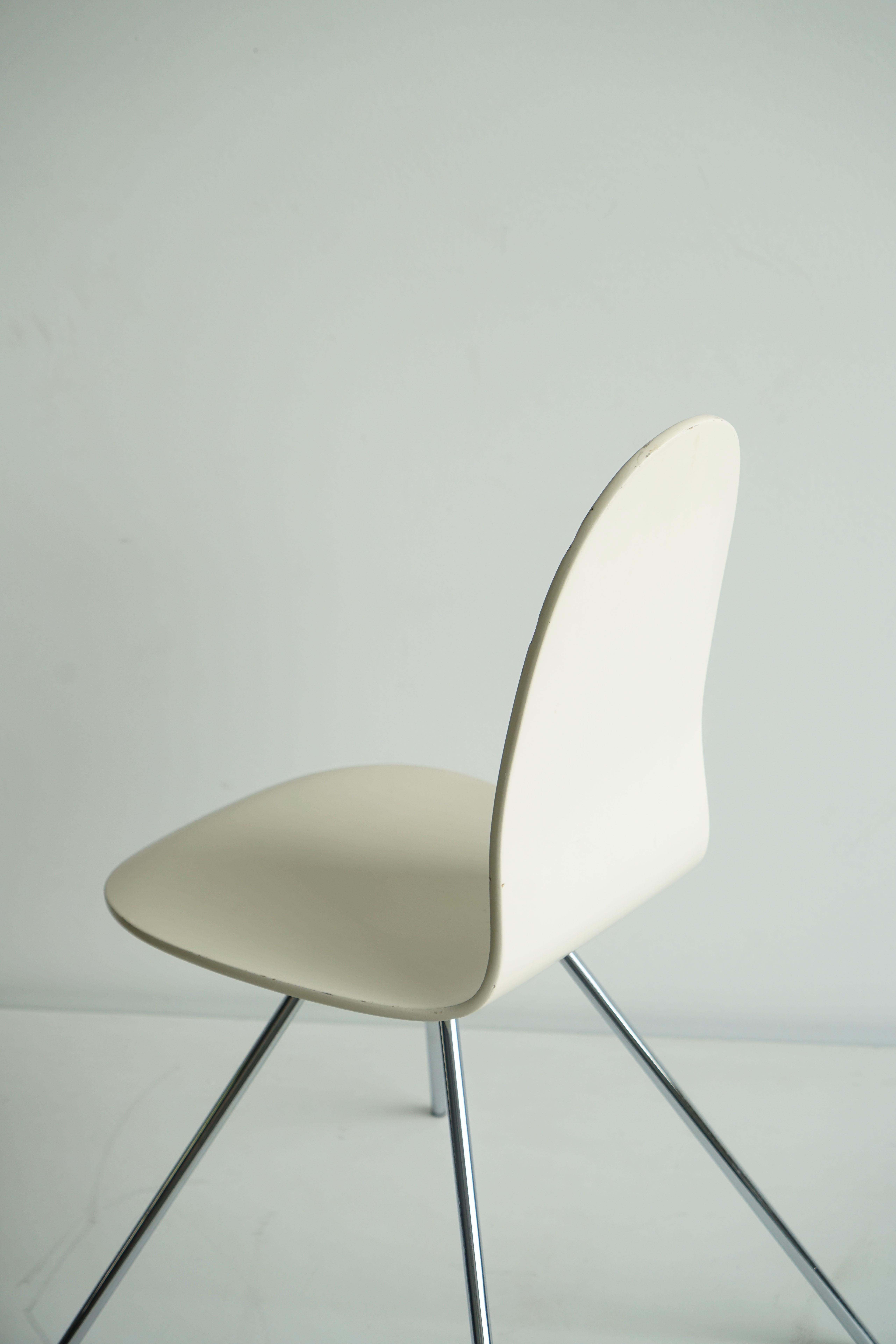 Pair of Arne Jacobsen Tongue chairs by Fritz Hansen circa 1965 In Good Condition For Sale In Chicago, IL