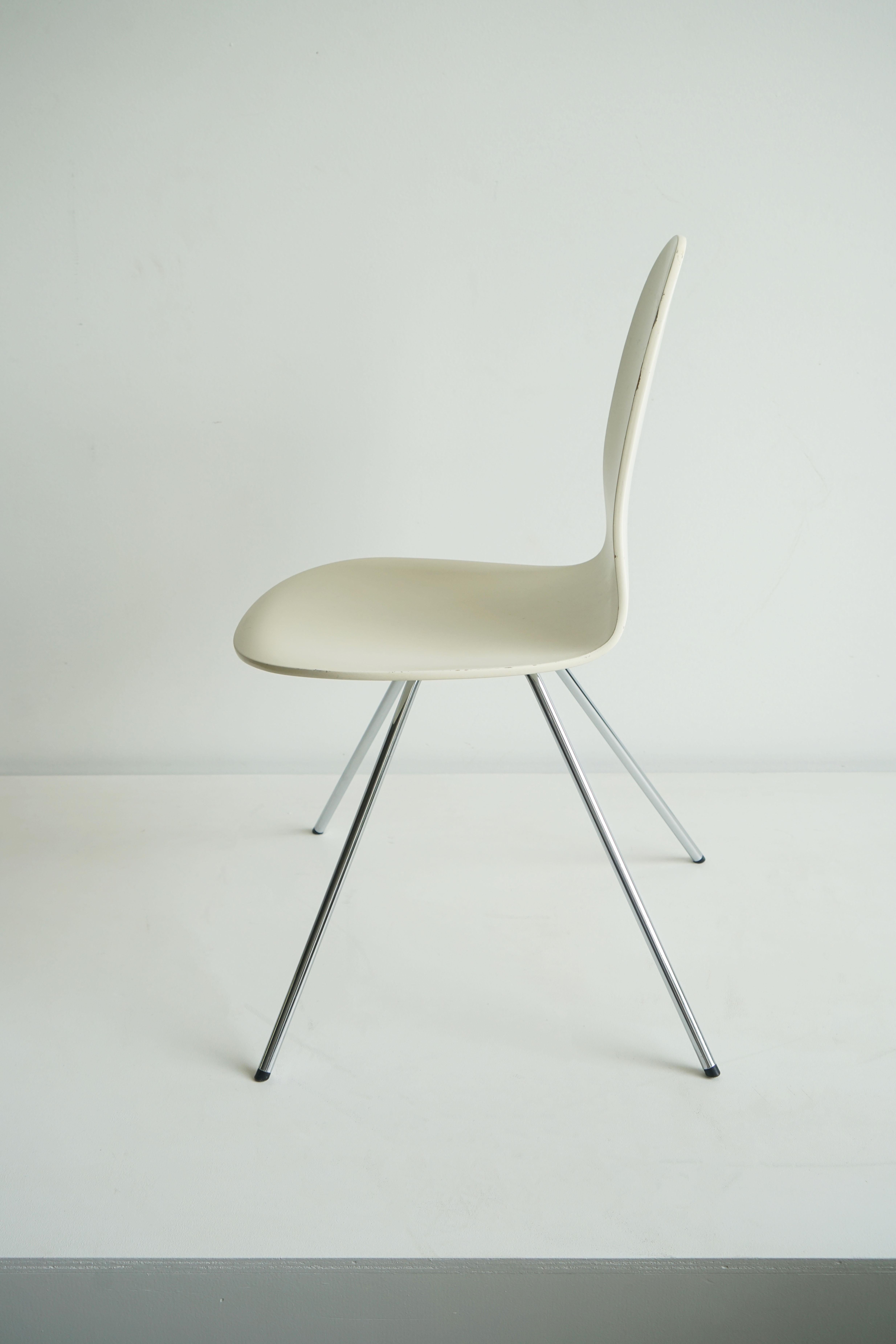 Mid-20th Century Pair of Arne Jacobsen Tongue chairs by Fritz Hansen circa 1965 For Sale