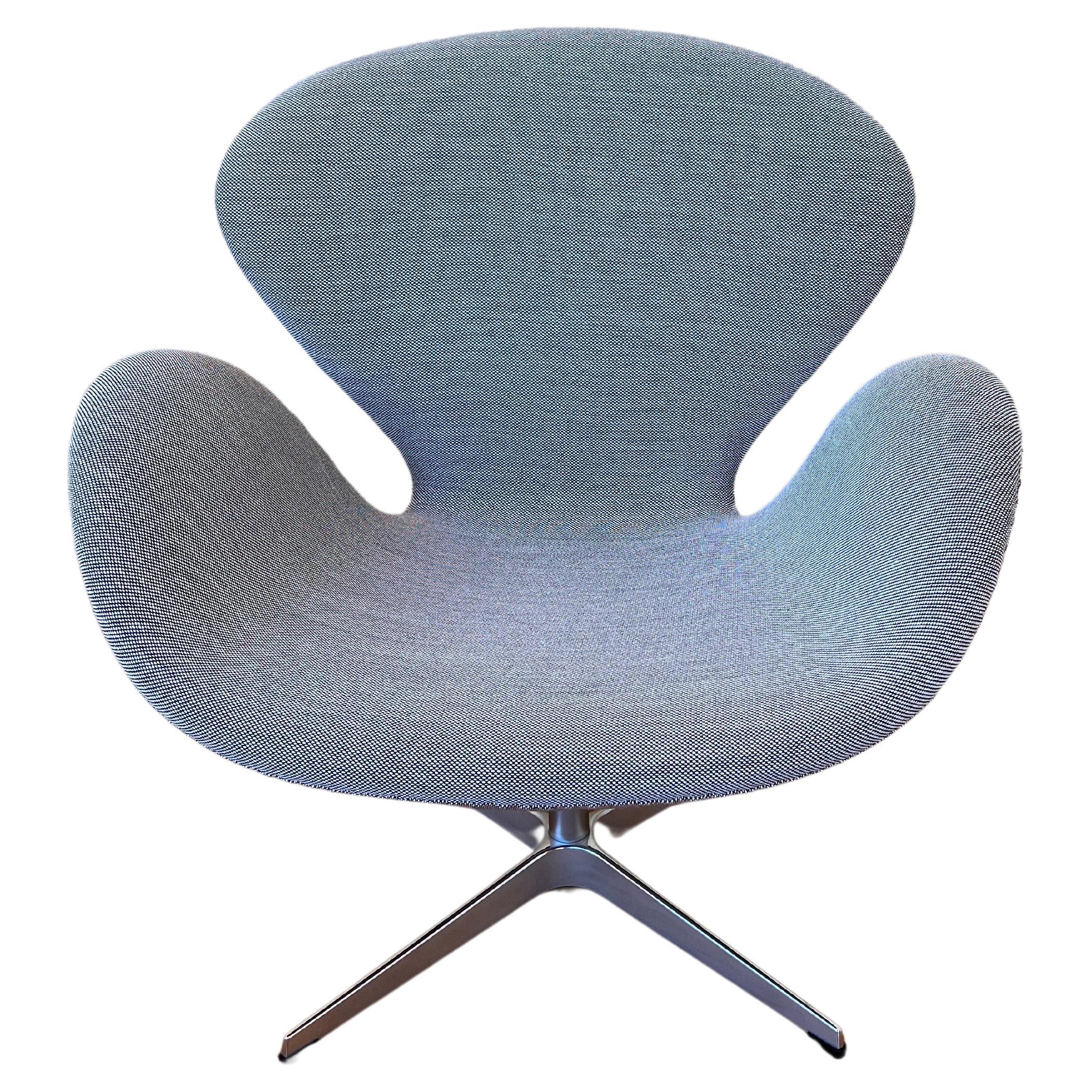 Contemporary Pair of Arne Jacobson Swan Swivel Armchairs for Fritz Hansen