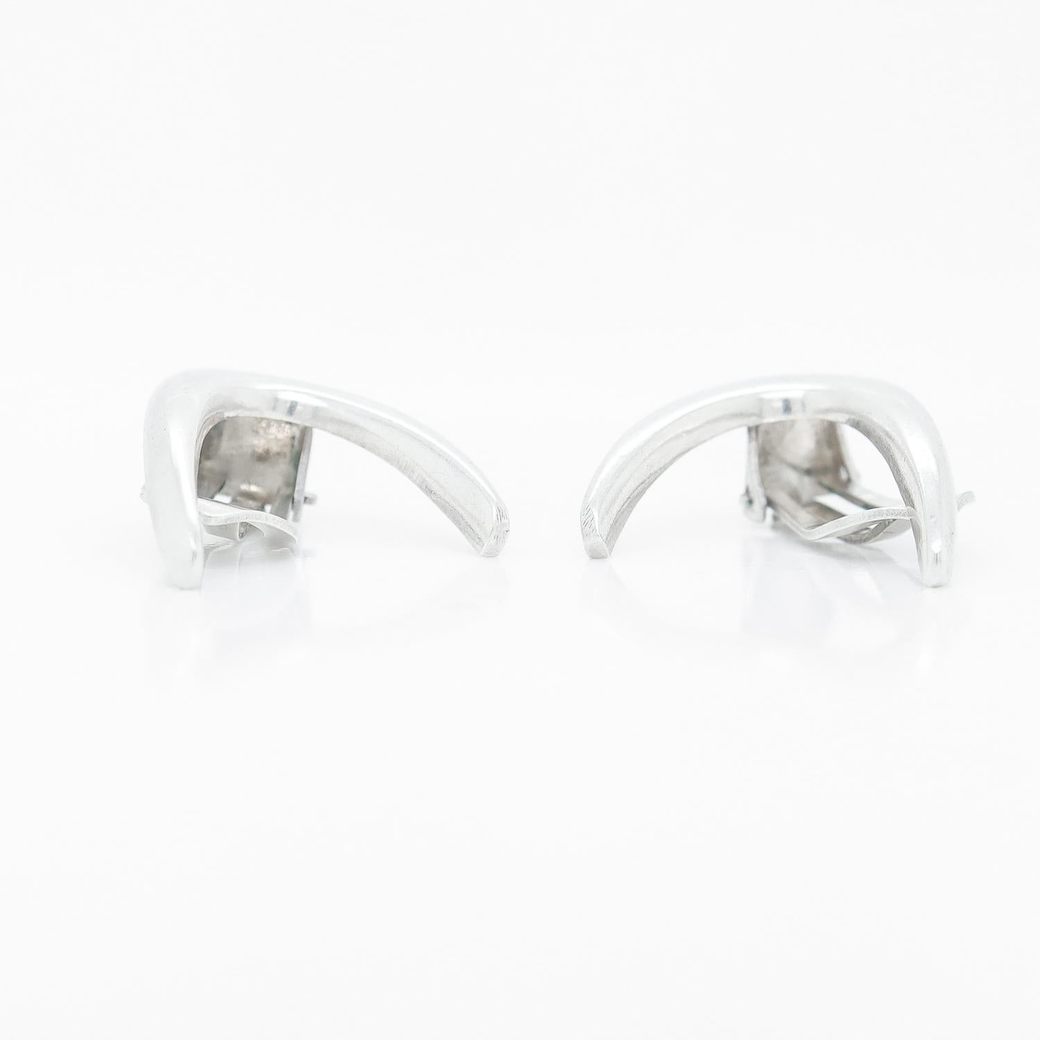 Pair of Arne Johansen Danish Modern Sterling Silver Boomerang Form Clip Earrings For Sale 2