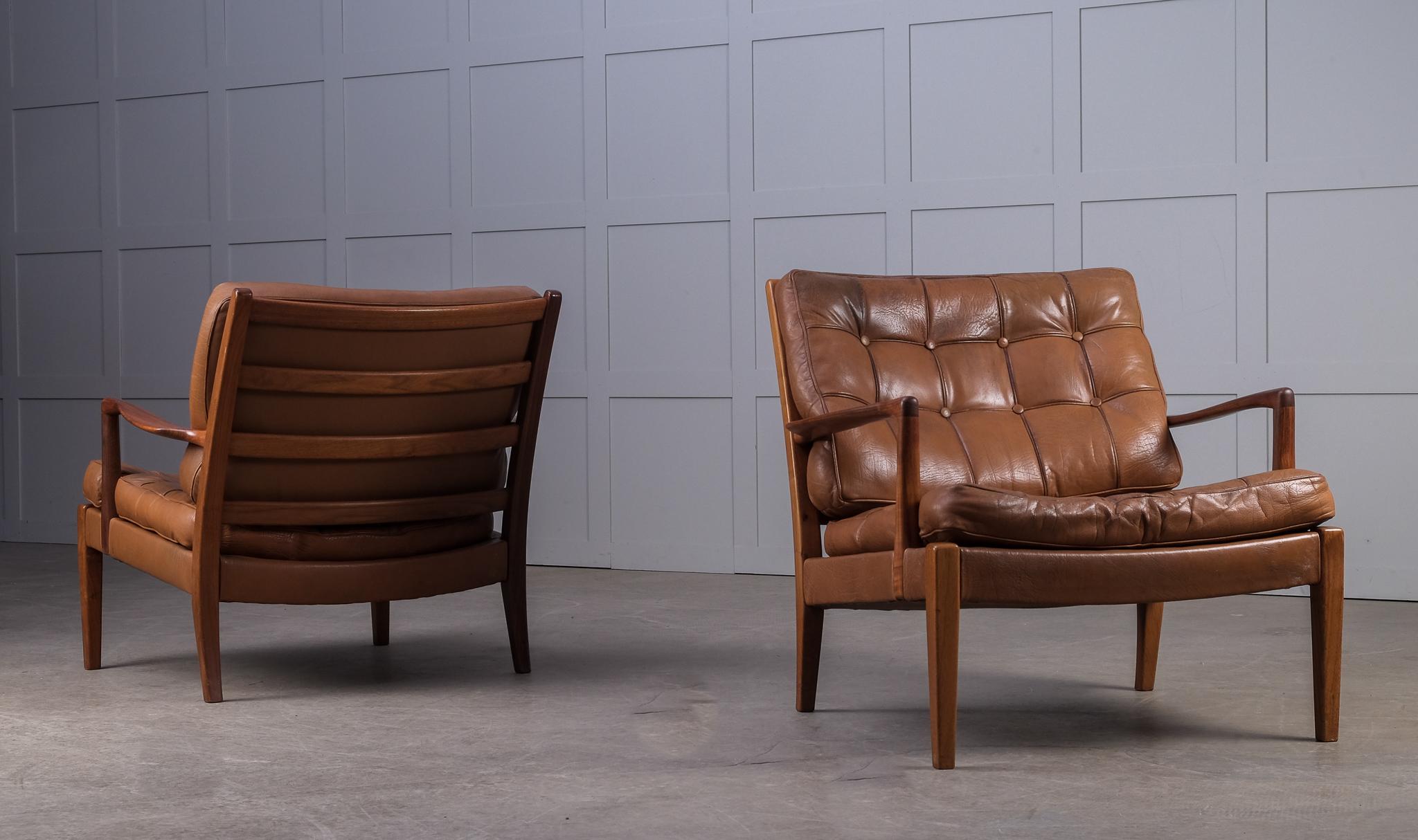 Easy chairs model Loven designed by Arne Norell. Produced by Arne Norell AB in Aneby, Sweden, 1960s. Original cognac buffalo leather.