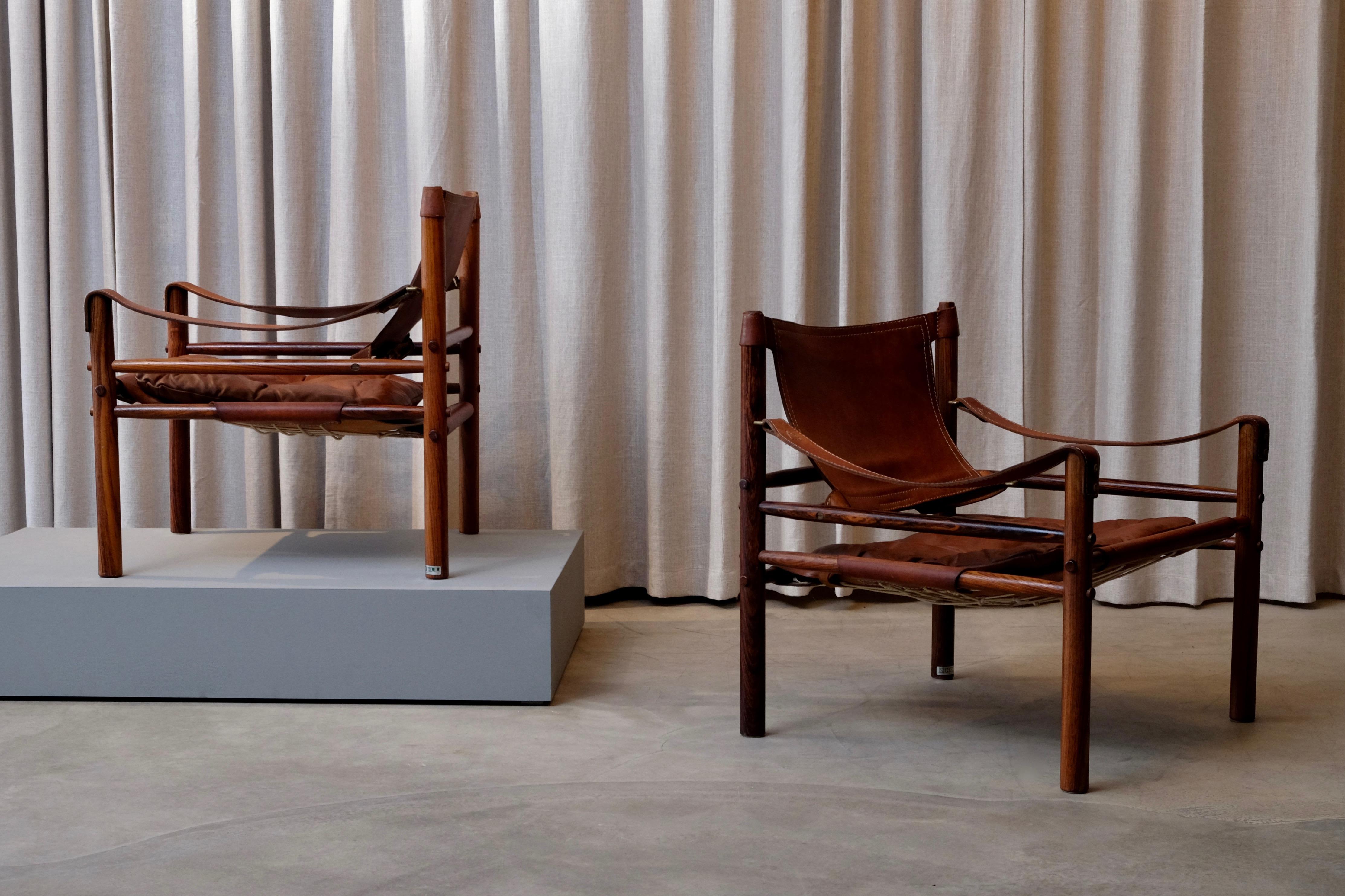 Excellent pair of safari chairs model Sirocco in very good condition. Cognac original brown leather.
Designed by Arne Norell, produced by Arne Norell AB in Aneby, Sweden, 1960s.




 