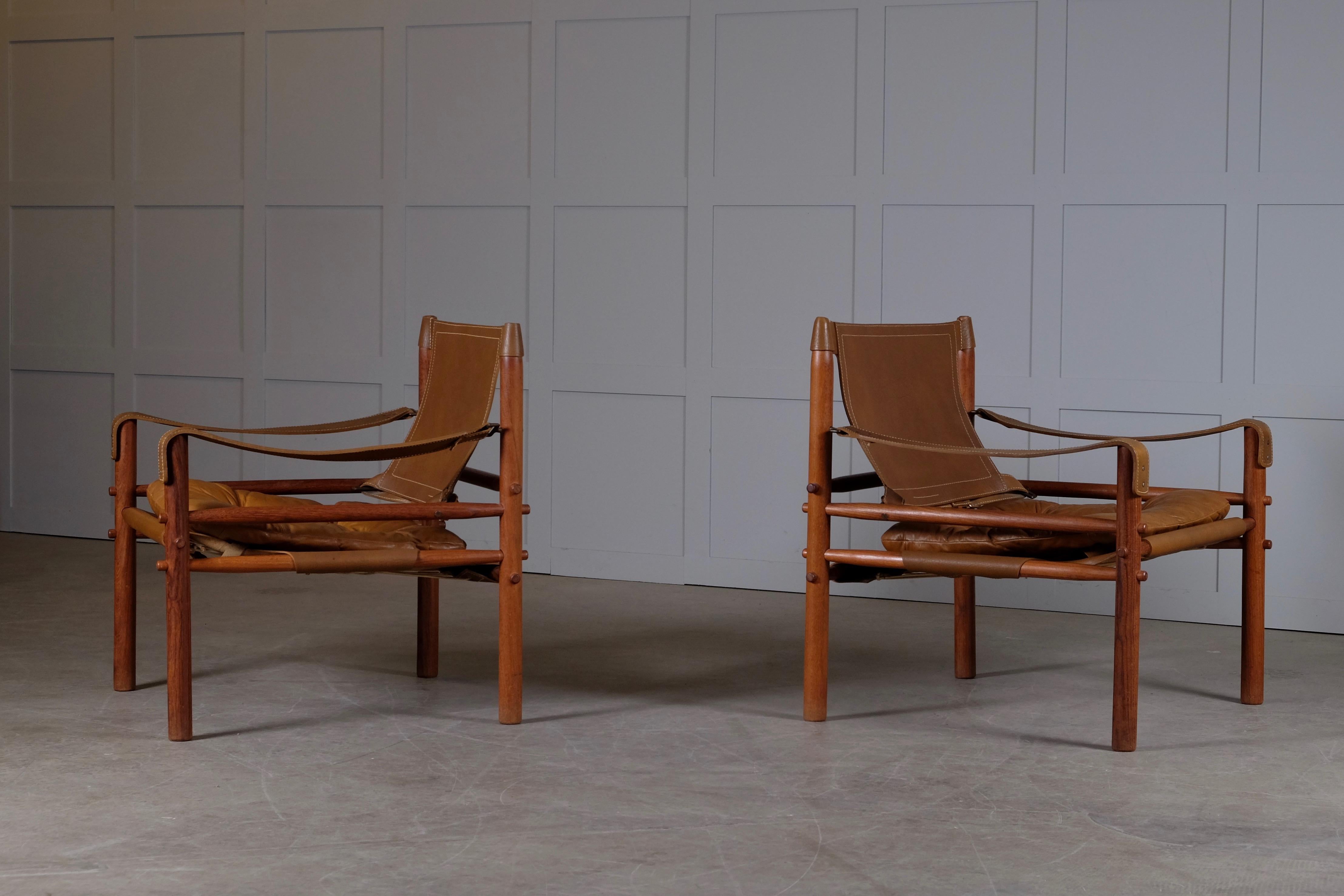 Excellent pair of leather safari chairs model Sirocco in very good condition.
Designed by Arne Norell, produced by Scanform in Colombia, 1970s.





 