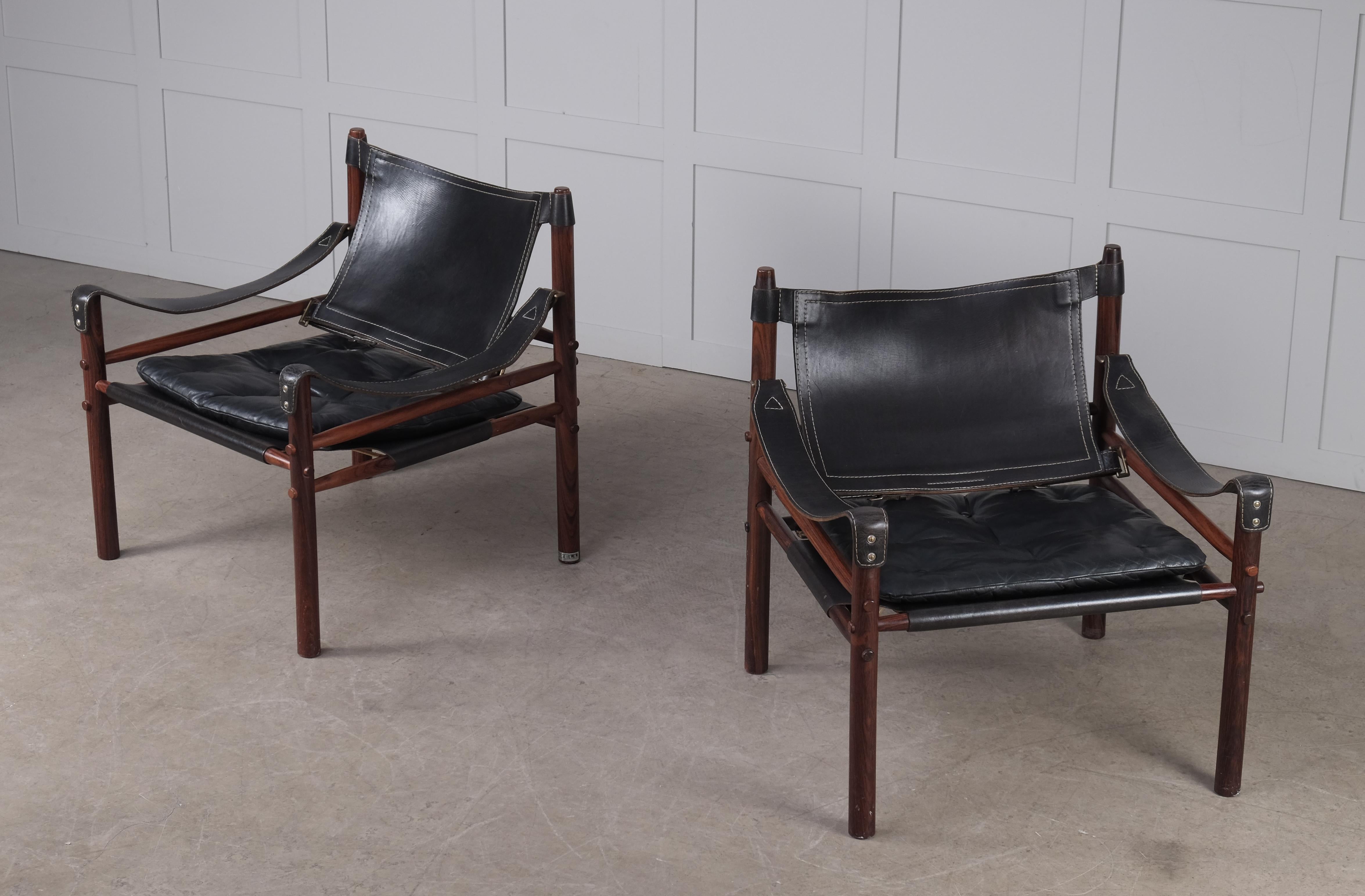 Pair of safari chairs model Sirocco in good condition with original black leather.
Designed by Arne Norell, produced by Arne Norell AB in Aneby, Sweden, 1960s.
Global front door shipping, delivery within 10 days: €600.




