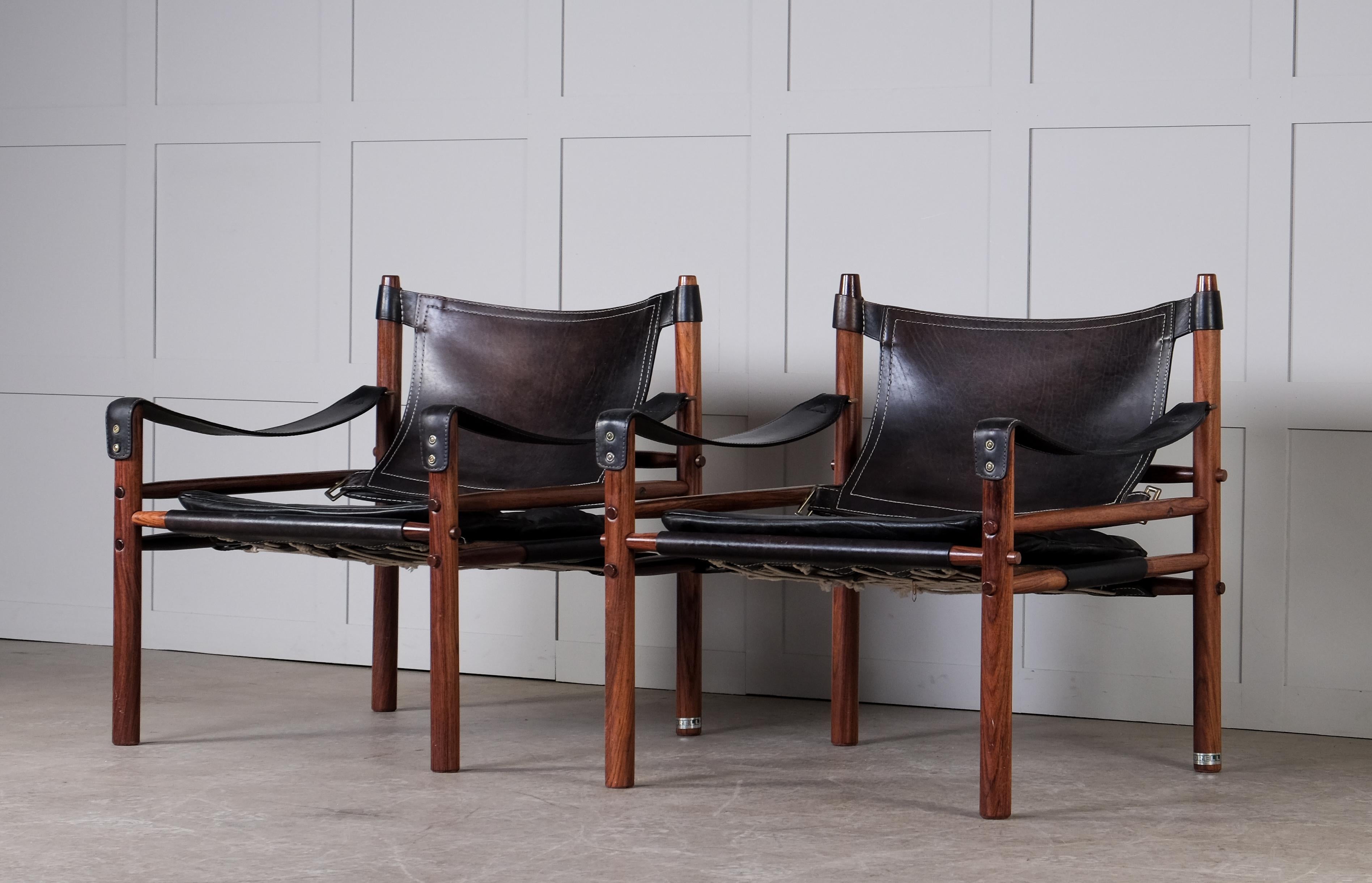 Pair of safari chairs model Sirocco in good condition with original black leather.
Designed by Arne Norell, produced by Arne Norell AB in Aneby, Sweden, 1960s.
Global front door shipping, delivery within 10 days: €600.




