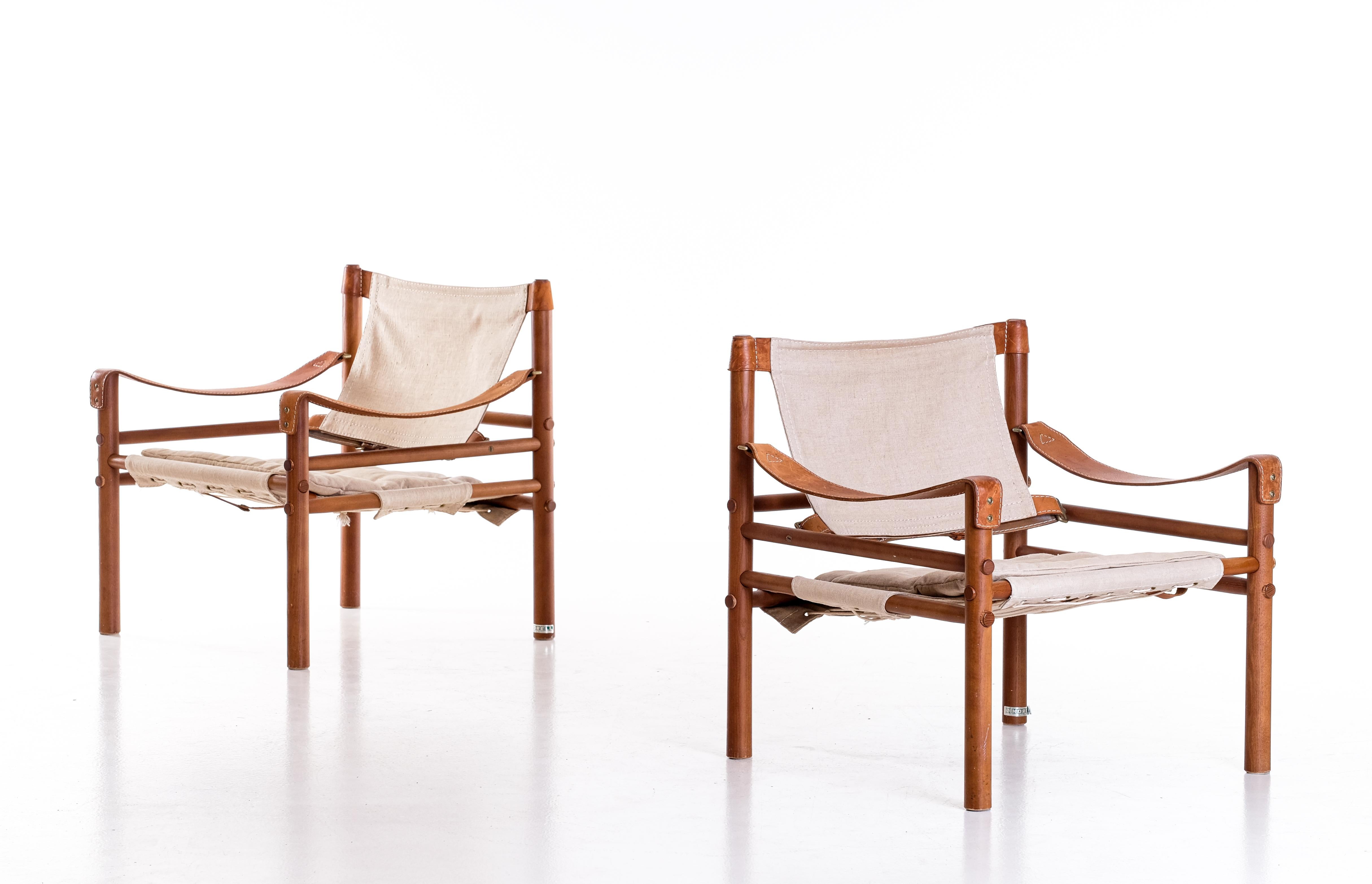 Excellent pair of safari chairs model Sirocco in good condition.
Original leather and canvas. Designed by Arne Norell, produced by Arne Norell AB in Aneby, Sweden, 1970s.





 