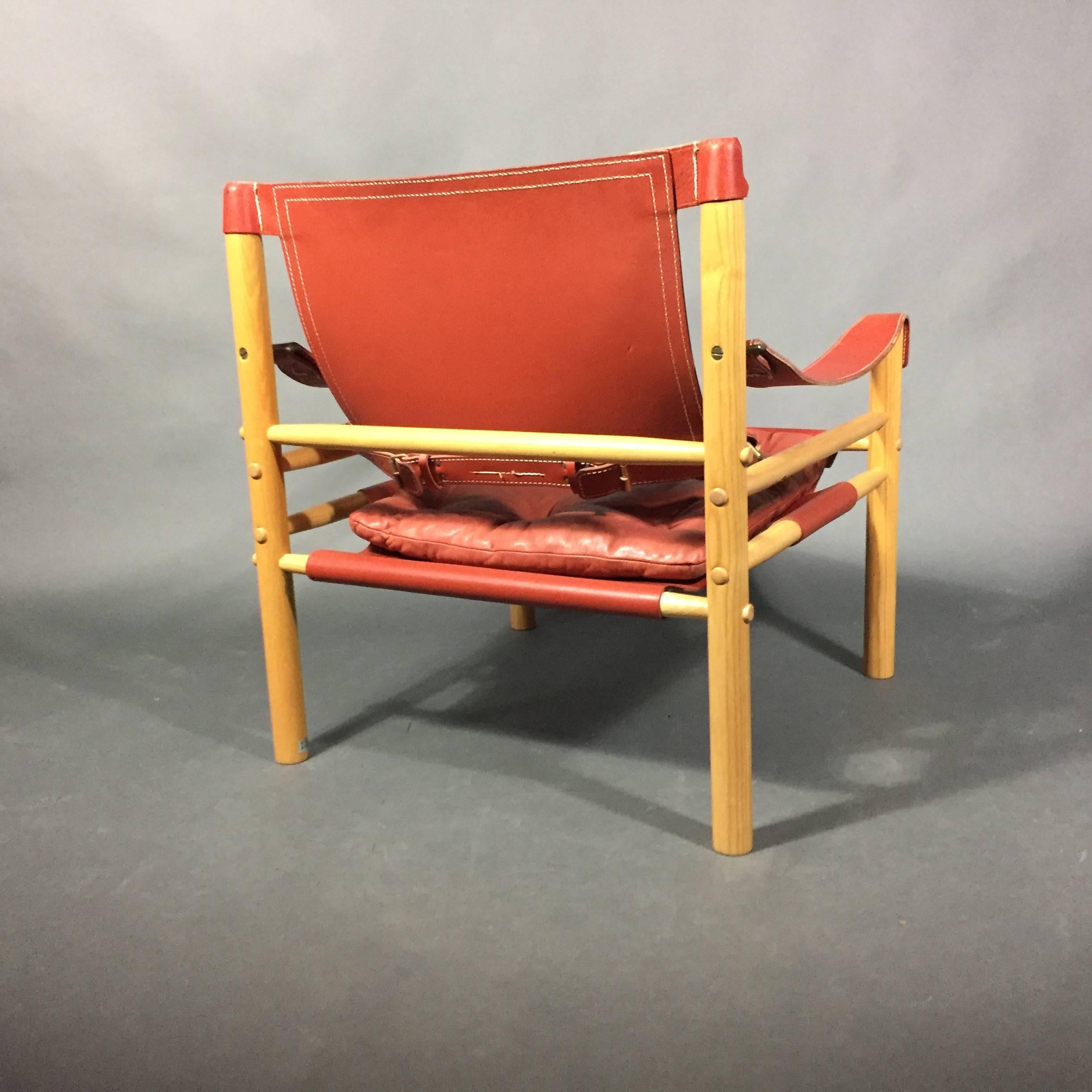Pair of Arne Norell Red or Orange Leather Sirocco Chairs, Sweden For Sale 2