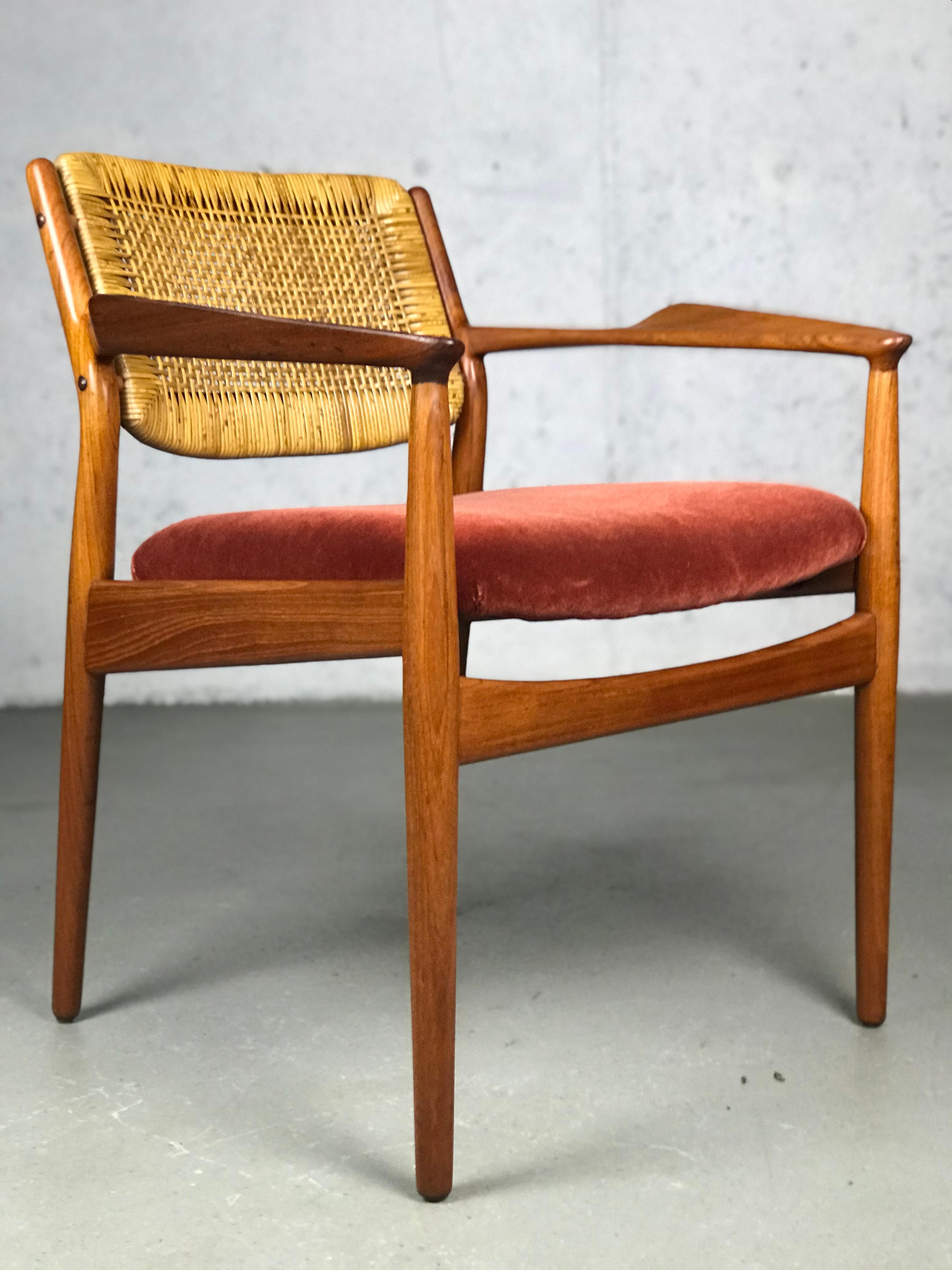 Mid Century Modern Armchairs by Arne Vodder for Sibast Model 51A In Good Condition In Framingham, MA