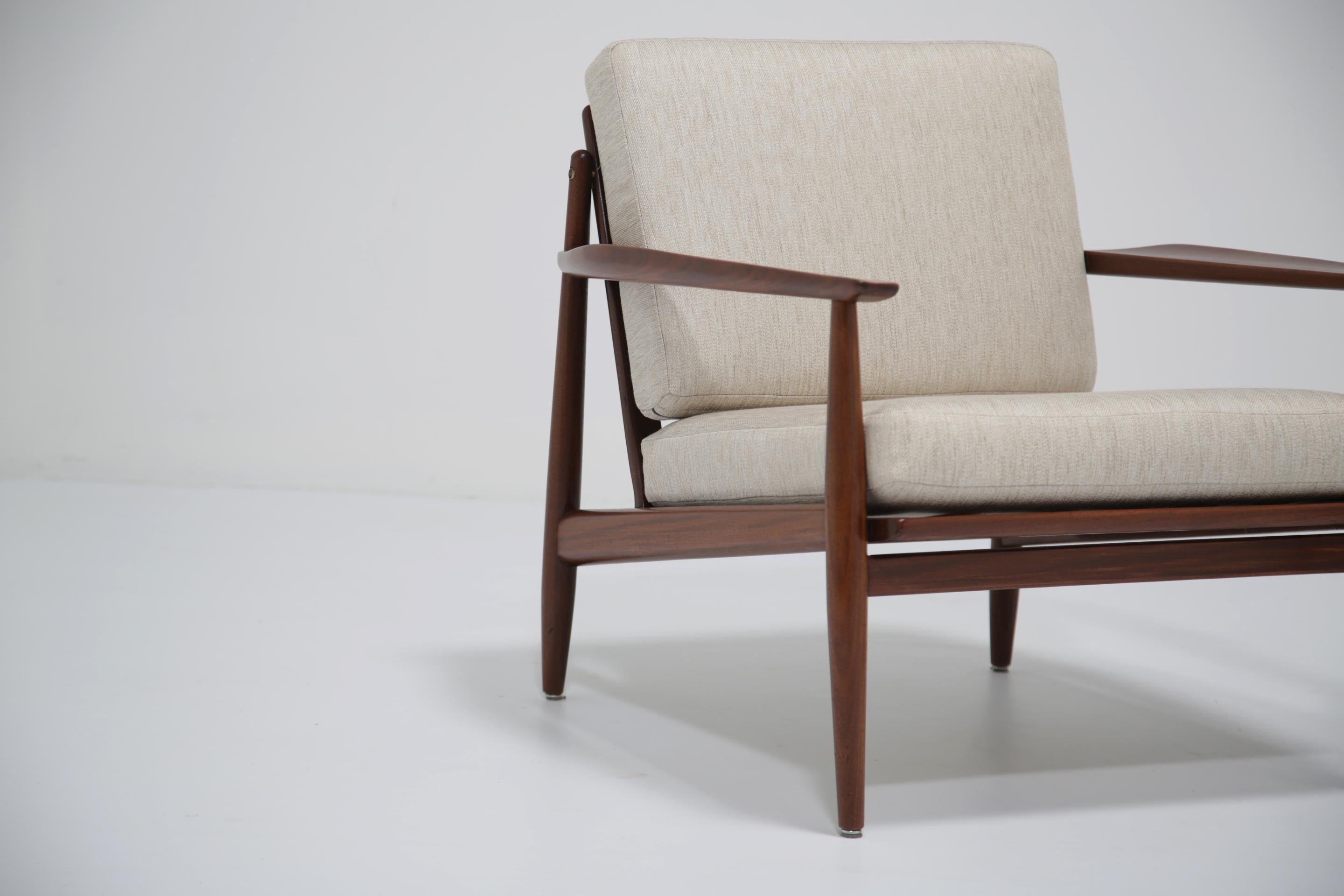 Pareja de tumbonas de teca de mediados de siglo de Arne Vodder para Glostrup, Dinamarca Años 50 Textil en venta