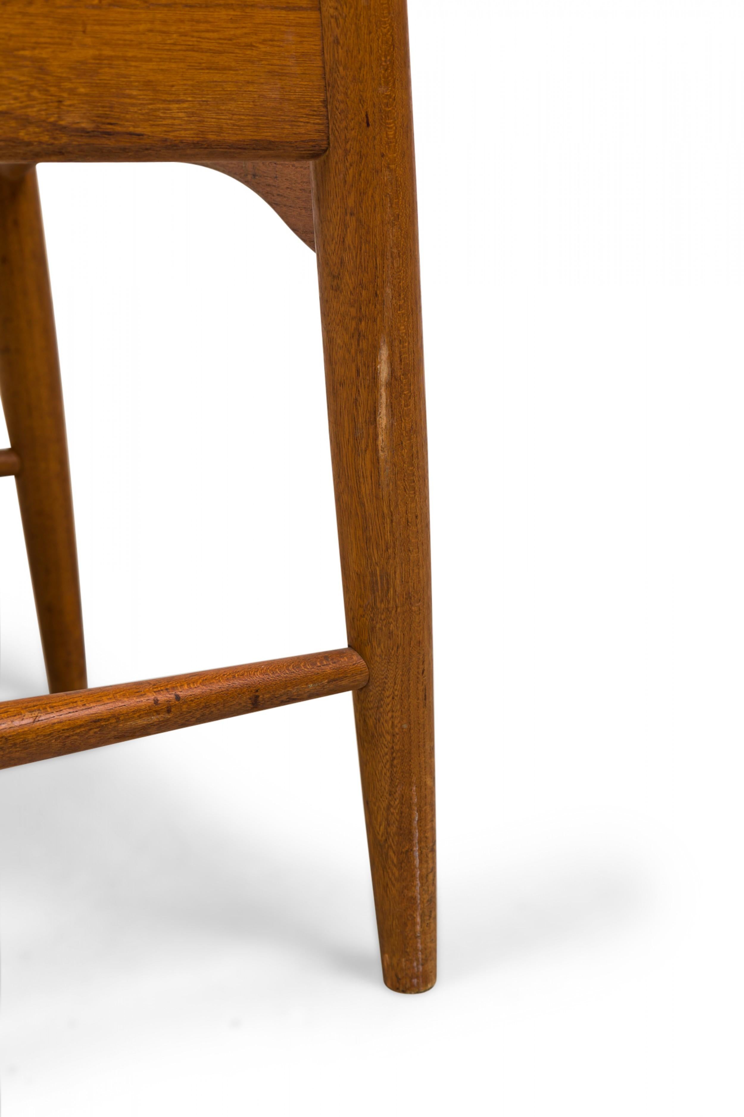 Ein Paar dänische Esszimmerstühle mit drehbarer Rückenlehne von Arne Vodder aus der Mitte des Jahrhunderts im Angebot 3