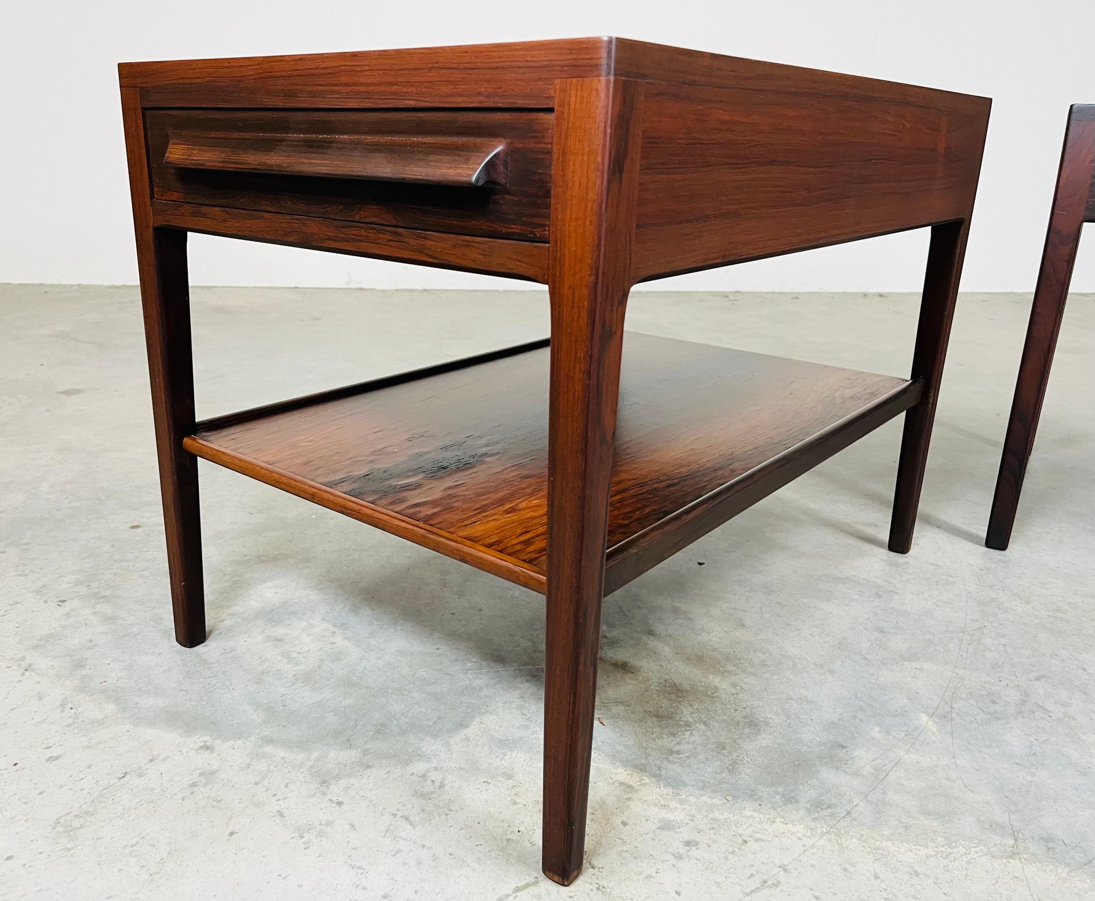 Ein Paar skandinavisches Rosenholz im Arne Vodder-Stil aus Rosenholz  Beistelltische mit einer Schublade 1960er Jahre im Angebot 6